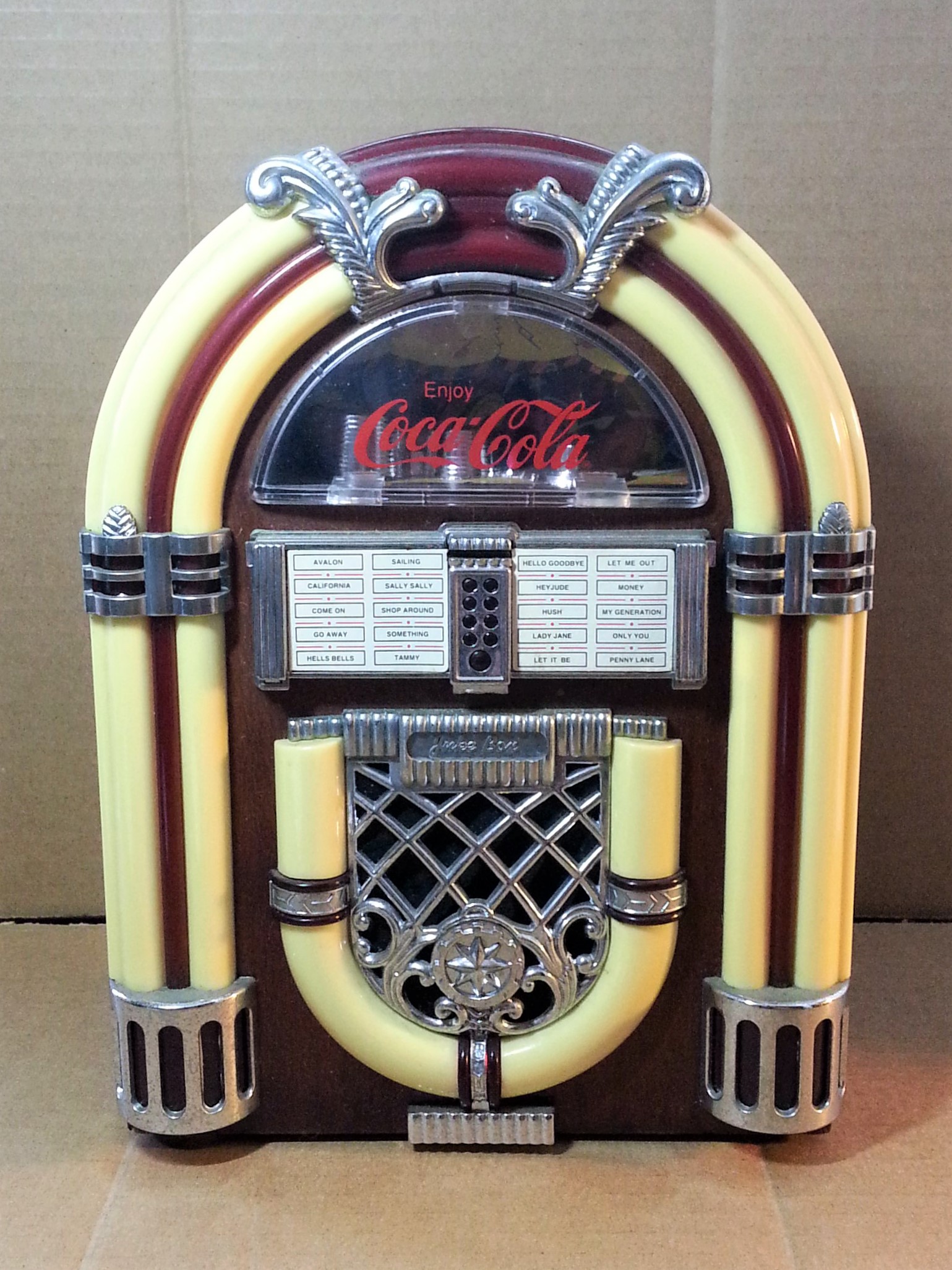 Coca Cola Wooden Portable Jukebox 8" AM/FM Radio - Vintage 1985