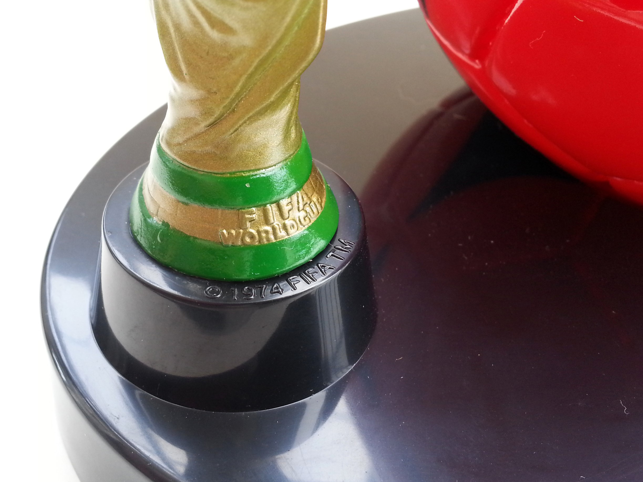 Coca Cola 2002 Fifa World Cup Korea Japan Trophy w/ Soccer Ball Desk Clock