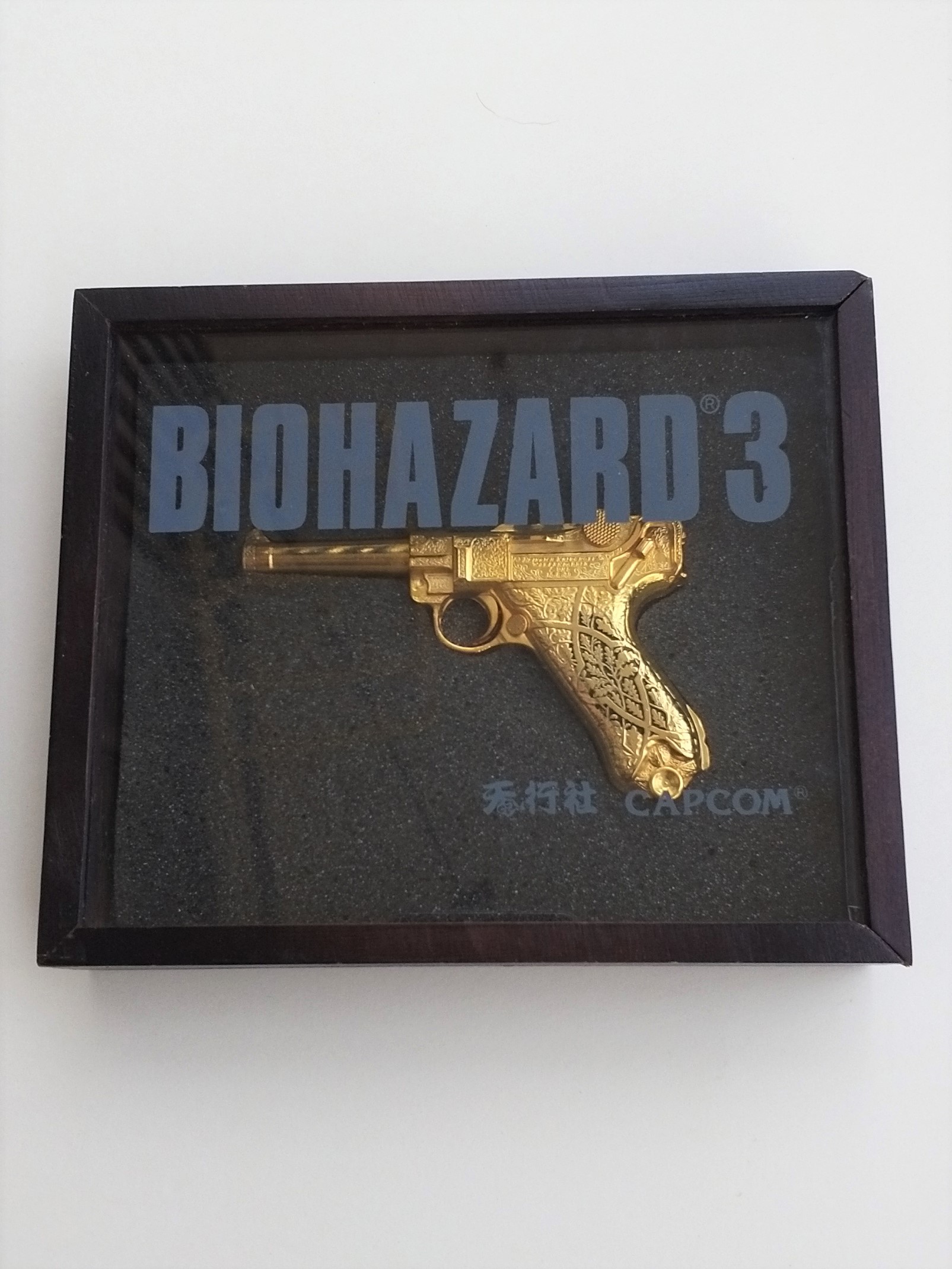 BIOHAZARD 3 Gold Luger w/ Glass Lid Wooden Box - 1999 Capcom Resident Evil Hong Kong Comics