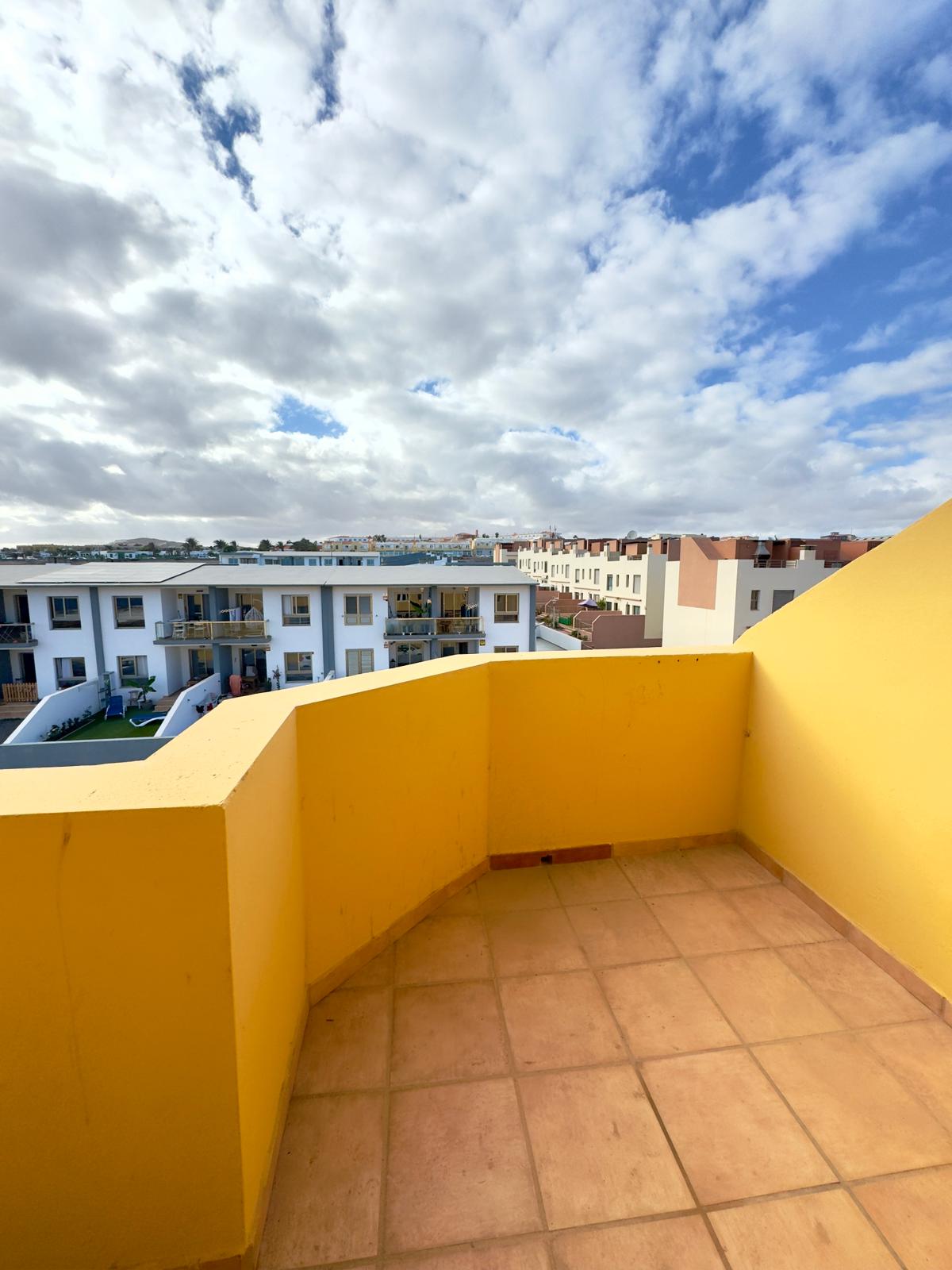 Ampia casa a Costa de Antigua con vista mare e piscina condominiale