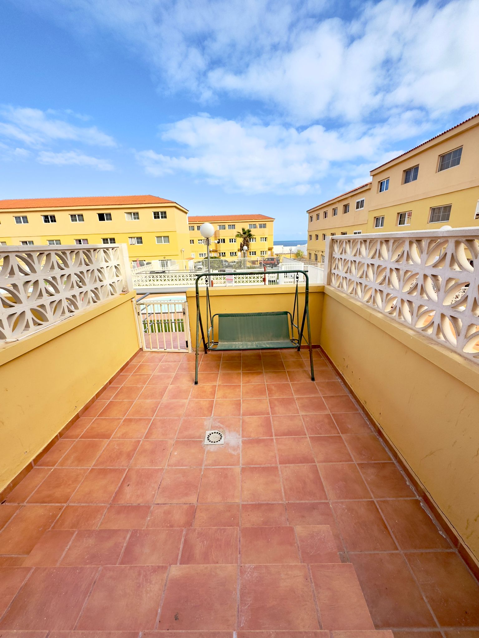 Ampia casa a Costa de Antigua con vista mare e piscina condominiale