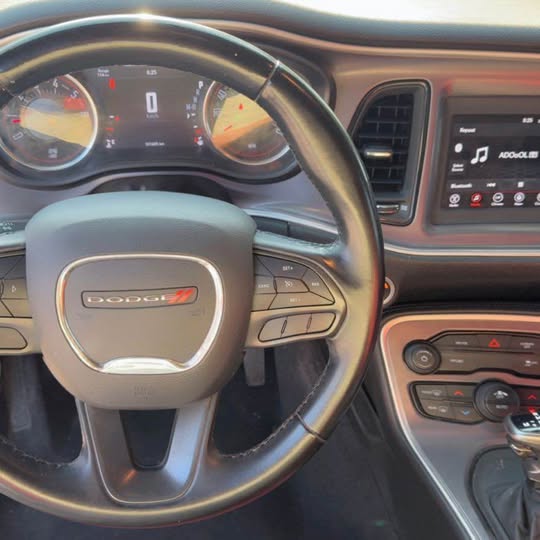 🚘 FOR SALE: Dodge Challenger – 2021 – V6 Great Condition 