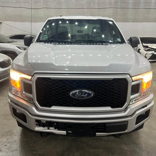 🇺🇸 2018 Ford F-150 Super Cab — Silver — Excellent Condition