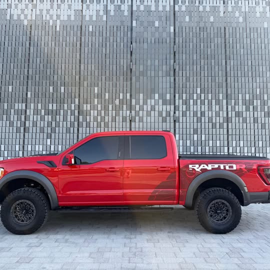Ford F-150 Lariat – 2022 – V6 - 2.7 turbo   Full Raptor Body Kit – Full Option – Like New 