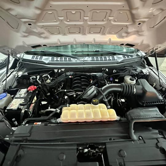 🇺🇸 2018 Ford F-150 Super Cab — Silver — Excellent Condition