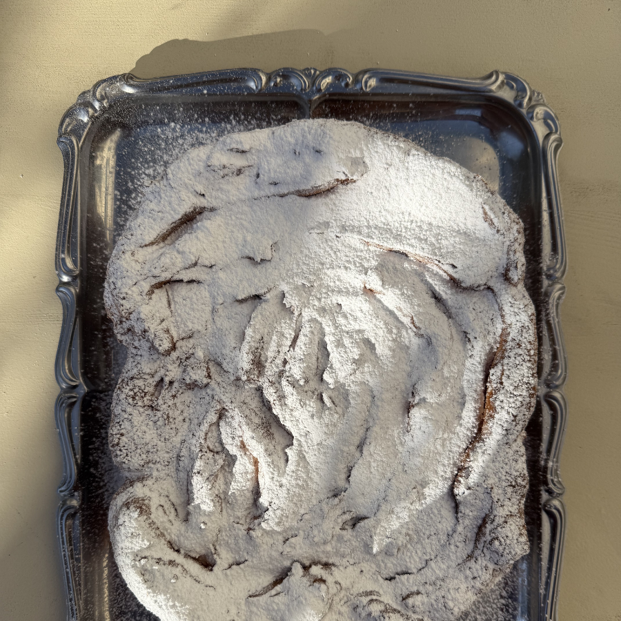 Karpatka z budyniowym kremem o sokiem z jagód 