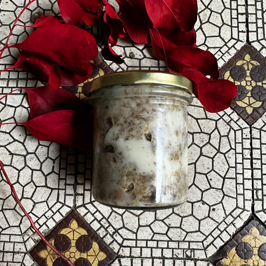 Smalec wieprzowy z skwarkami, cebulką i jabłuszkiem