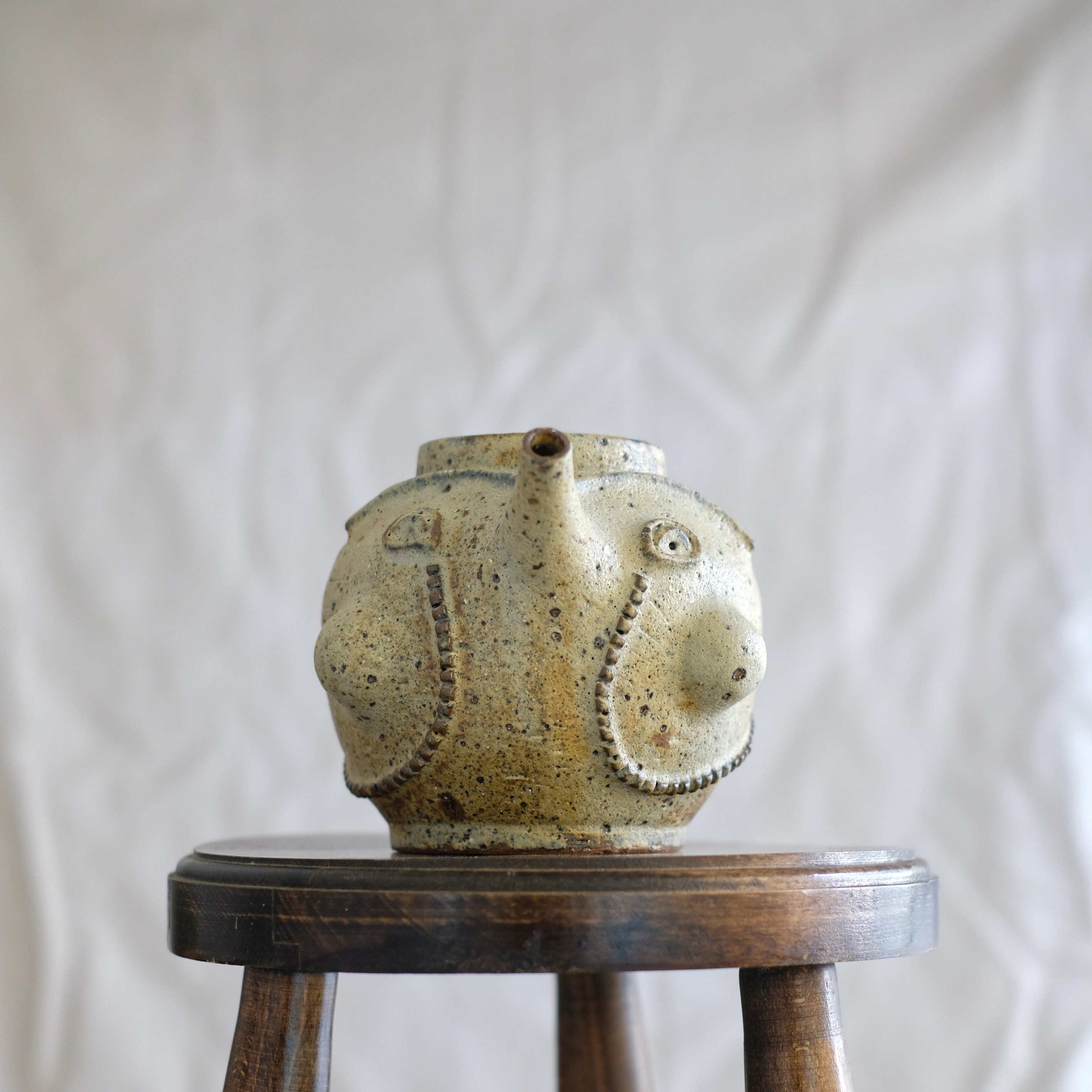 PICHET ANTHROPOMORPHE
