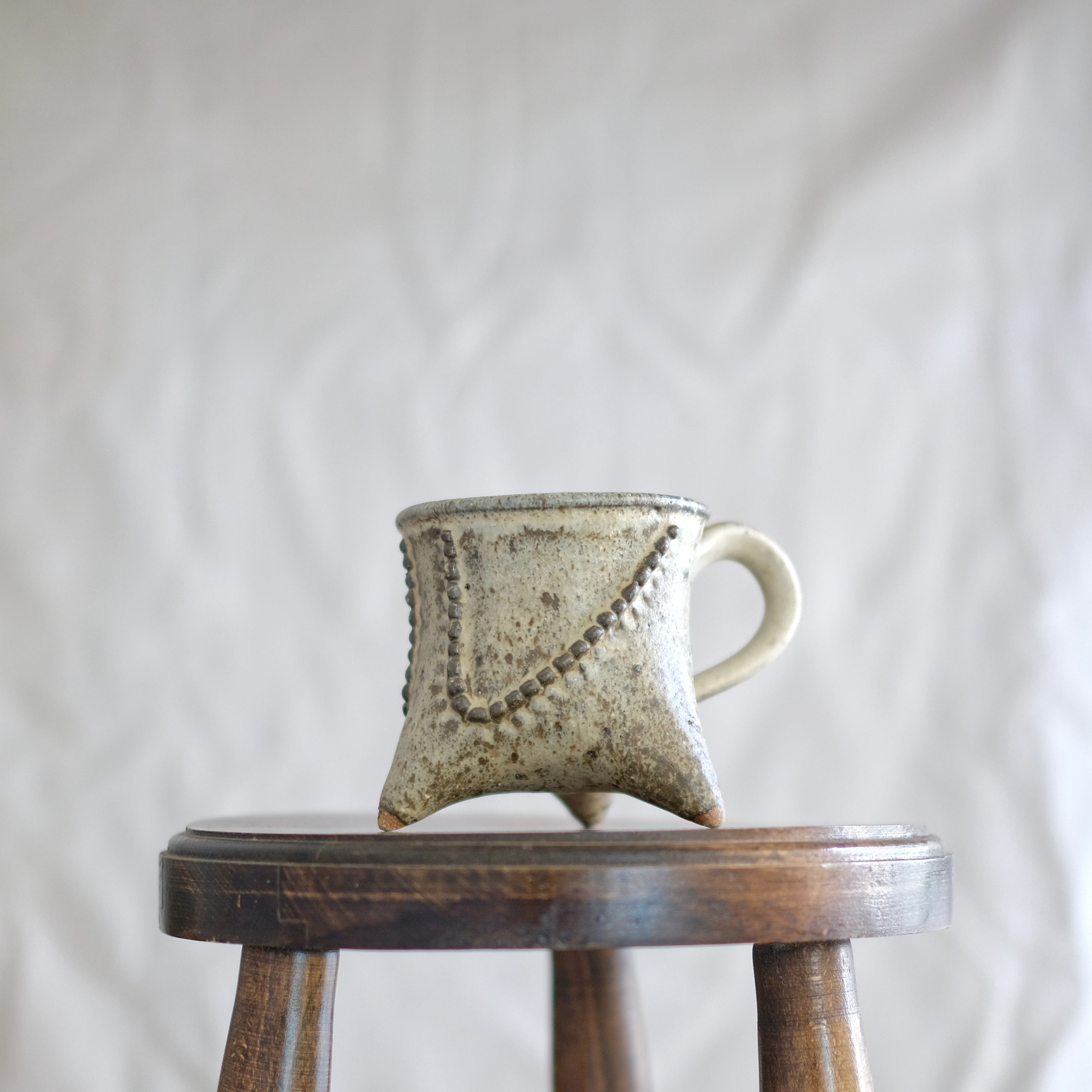 TASSE TRIPODE