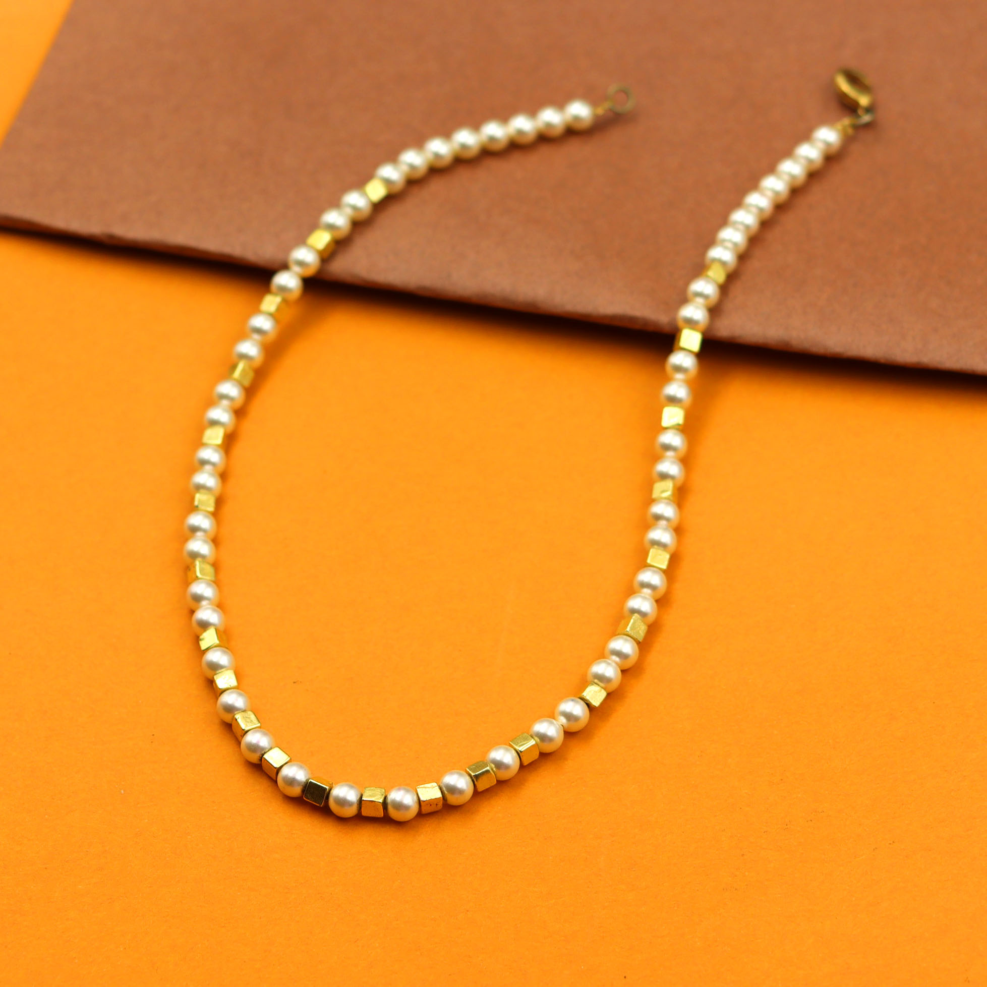 KNG0011-GOLD PLATED PEARL SEATED NECKLACE