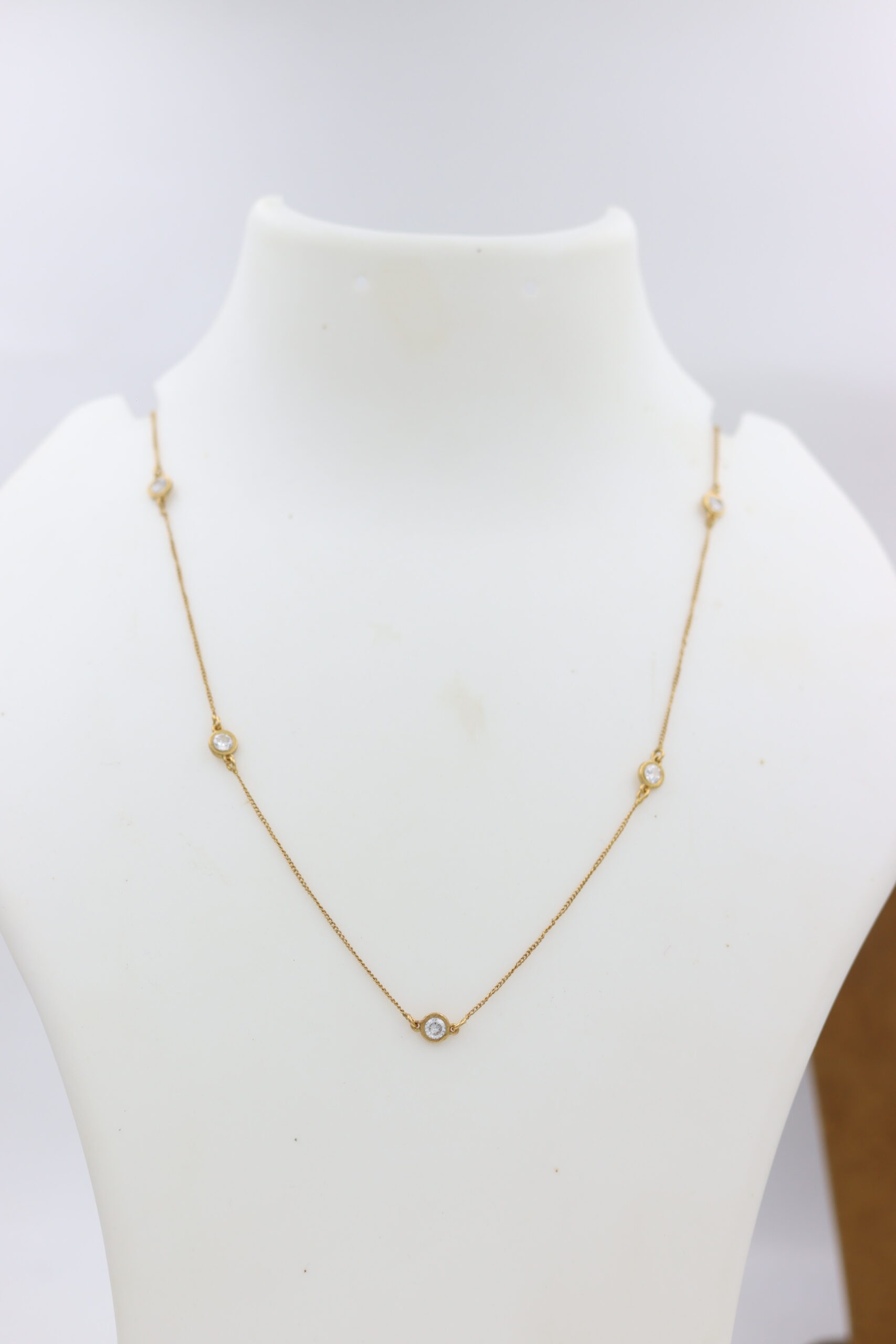 BG0005-GOLD PLATED ECOATED THIN CHAIN WITH CZ SEATED IN DISC