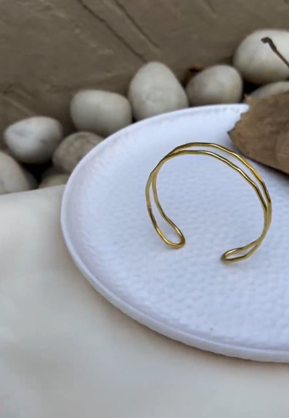 KG00010-Minimalist Gold Plated Open Bracelet