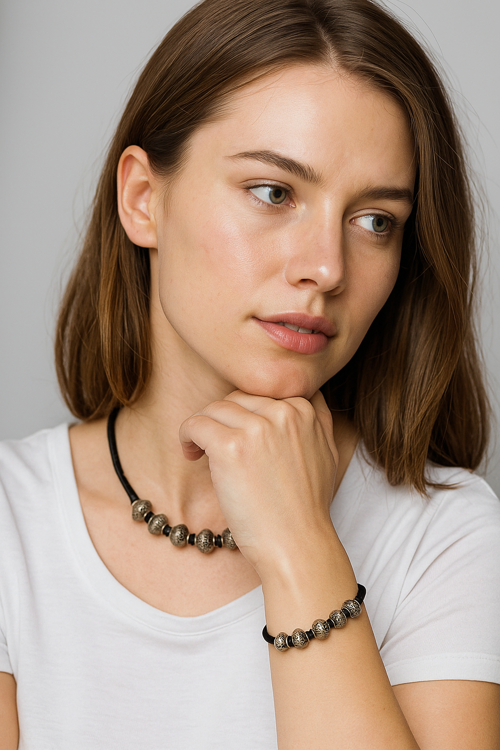 KH00004-HAND CARVED ANTIQUE STYLE  JUMBO BEAD   NECKLACE WITH THREAD