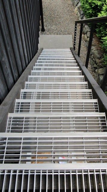 Escalones de rejilla electroforjada