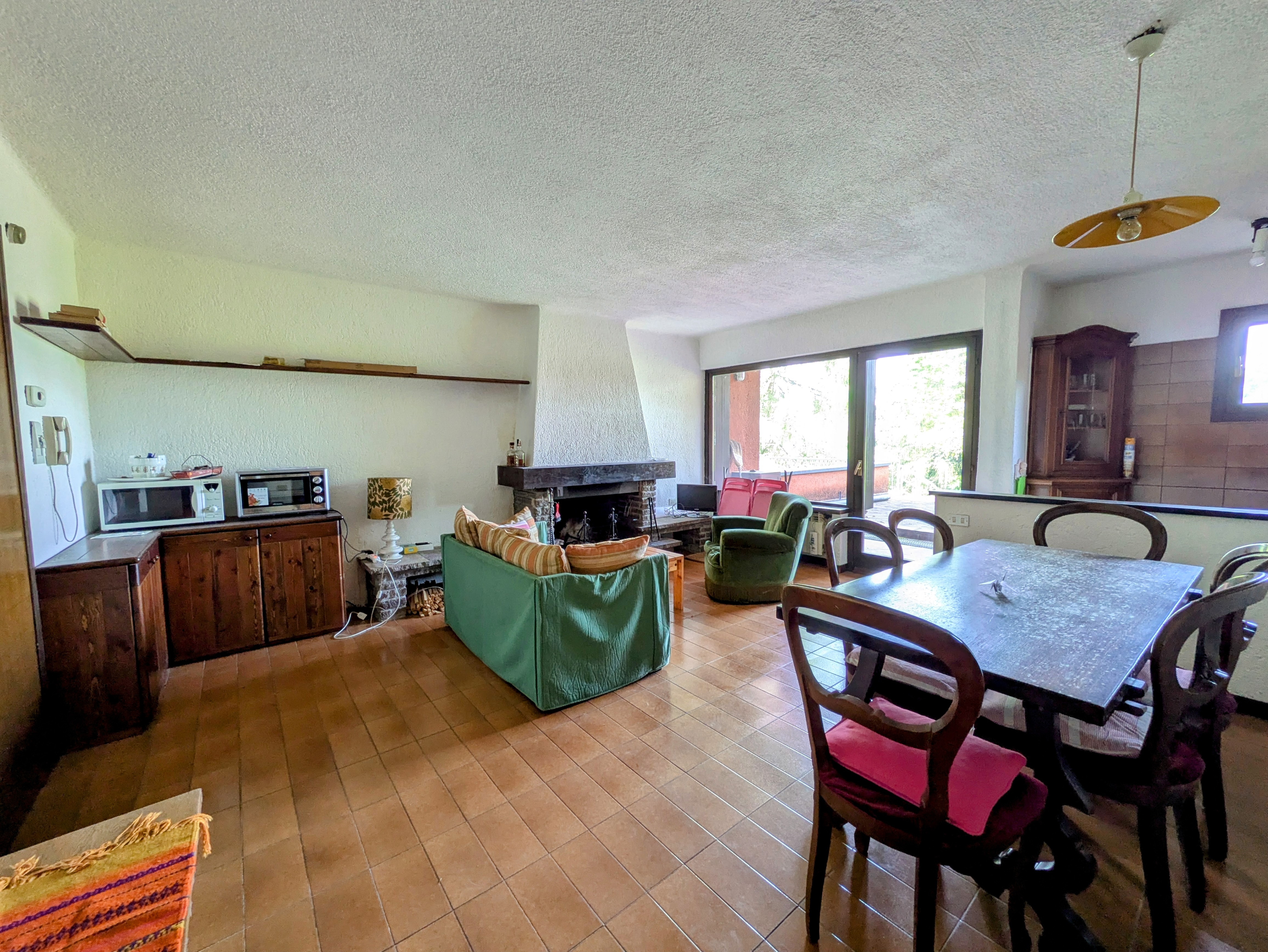 Bilocale con ampio cortile privato e box