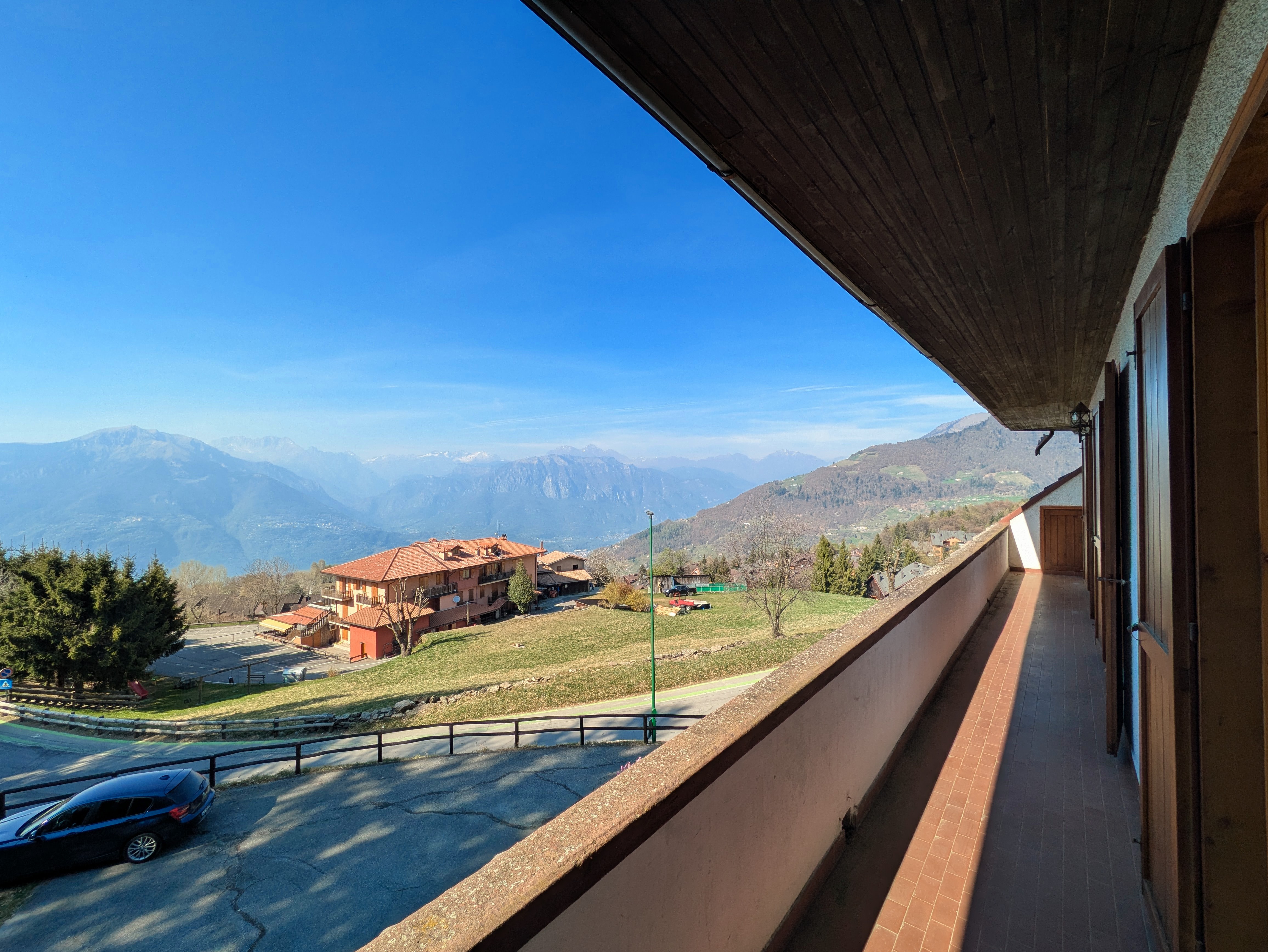 Trilocale con balconata pamoramica e box