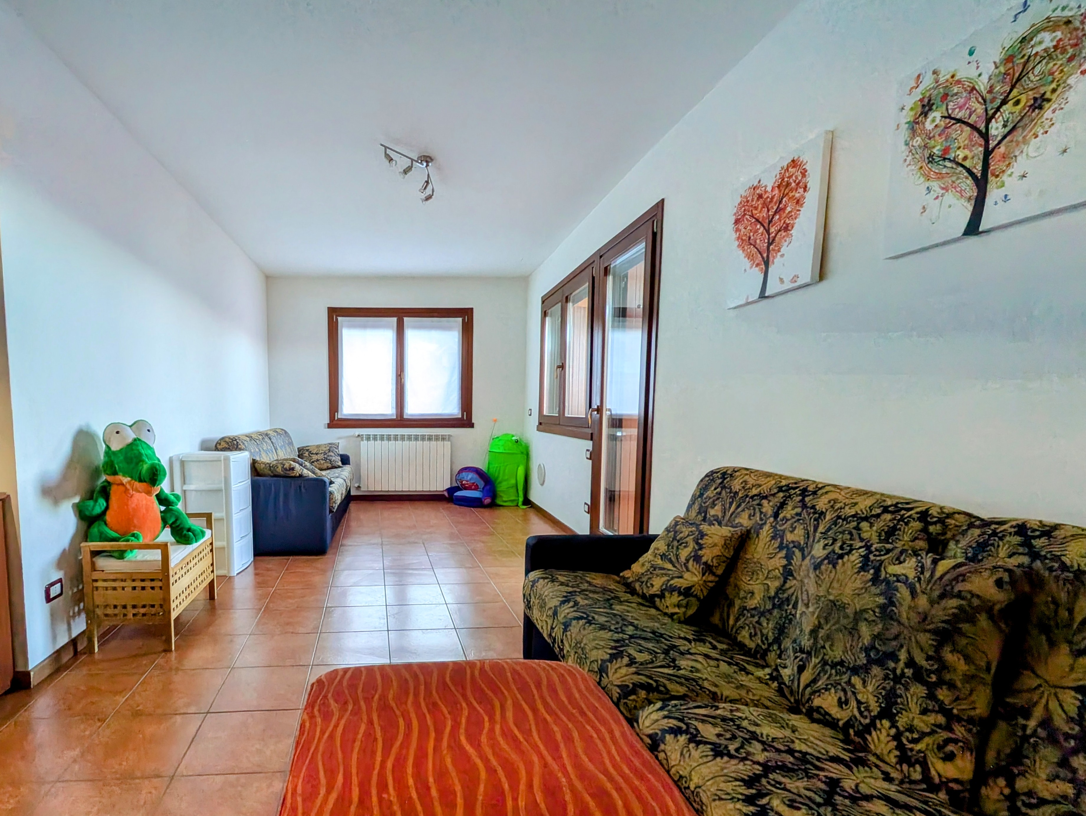 Trilocale con grande terrazzo vista valle