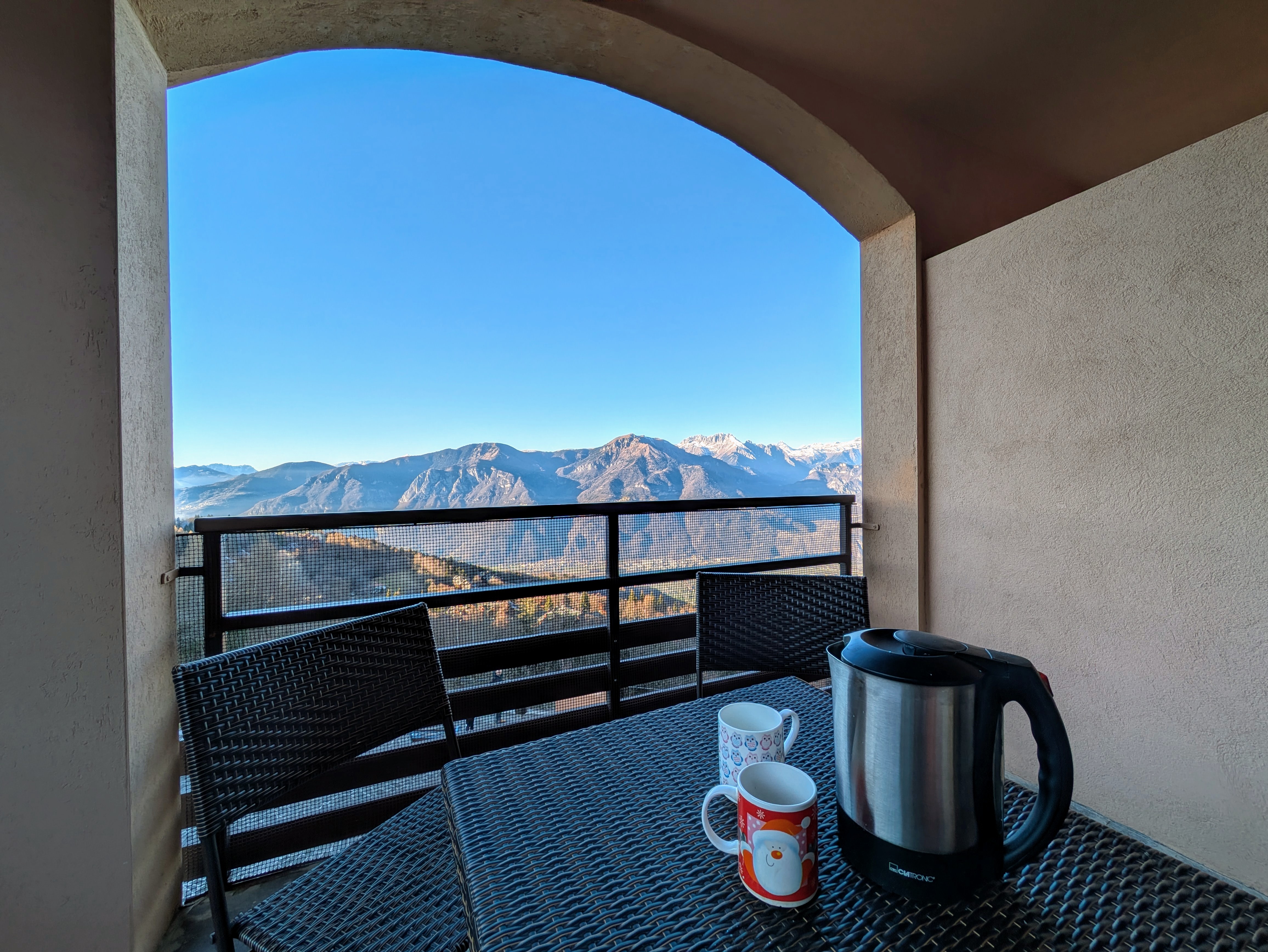 Trilocale con grande terrazzo vista valle