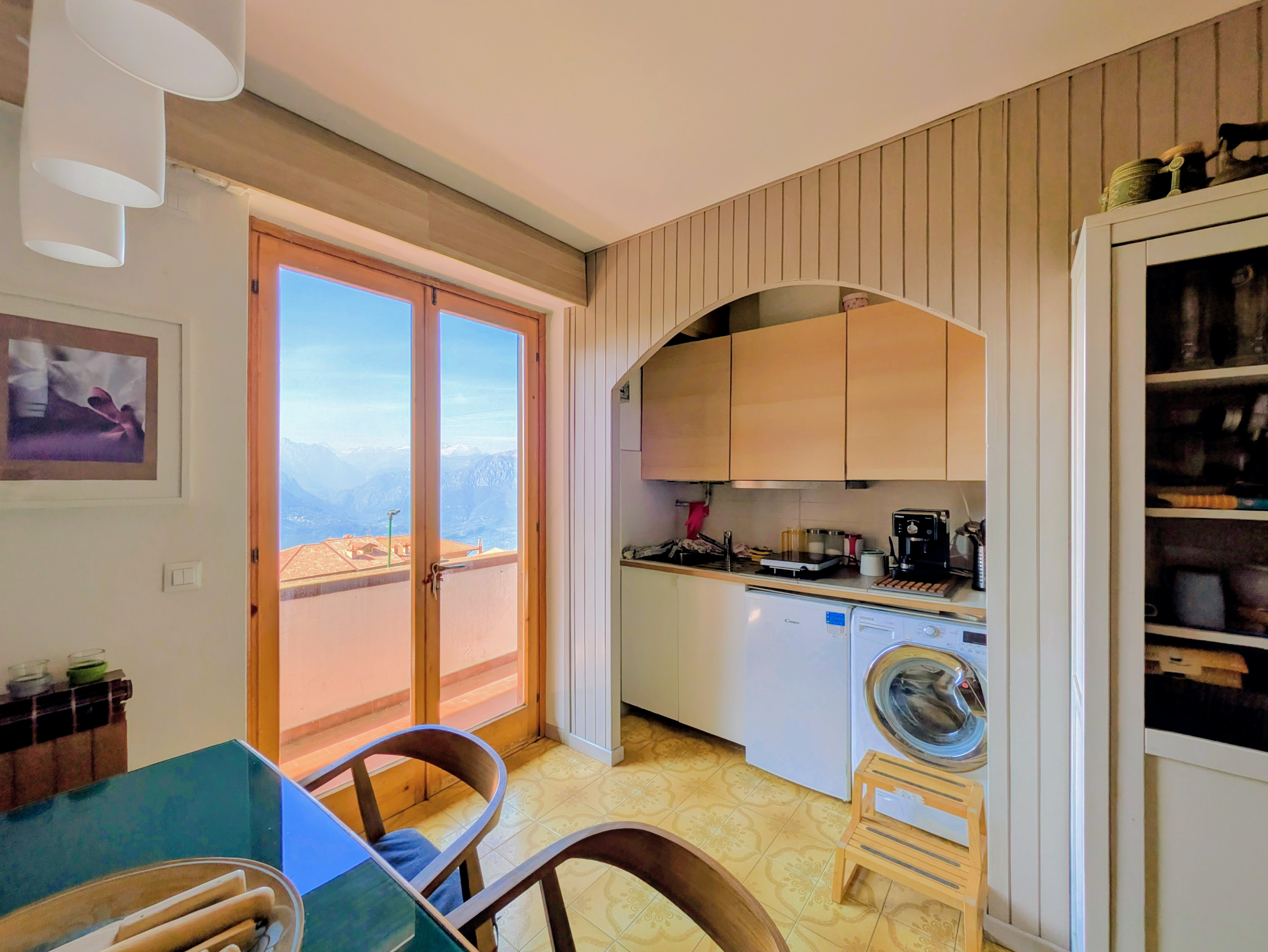 Trilocale con balconata pamoramica e box