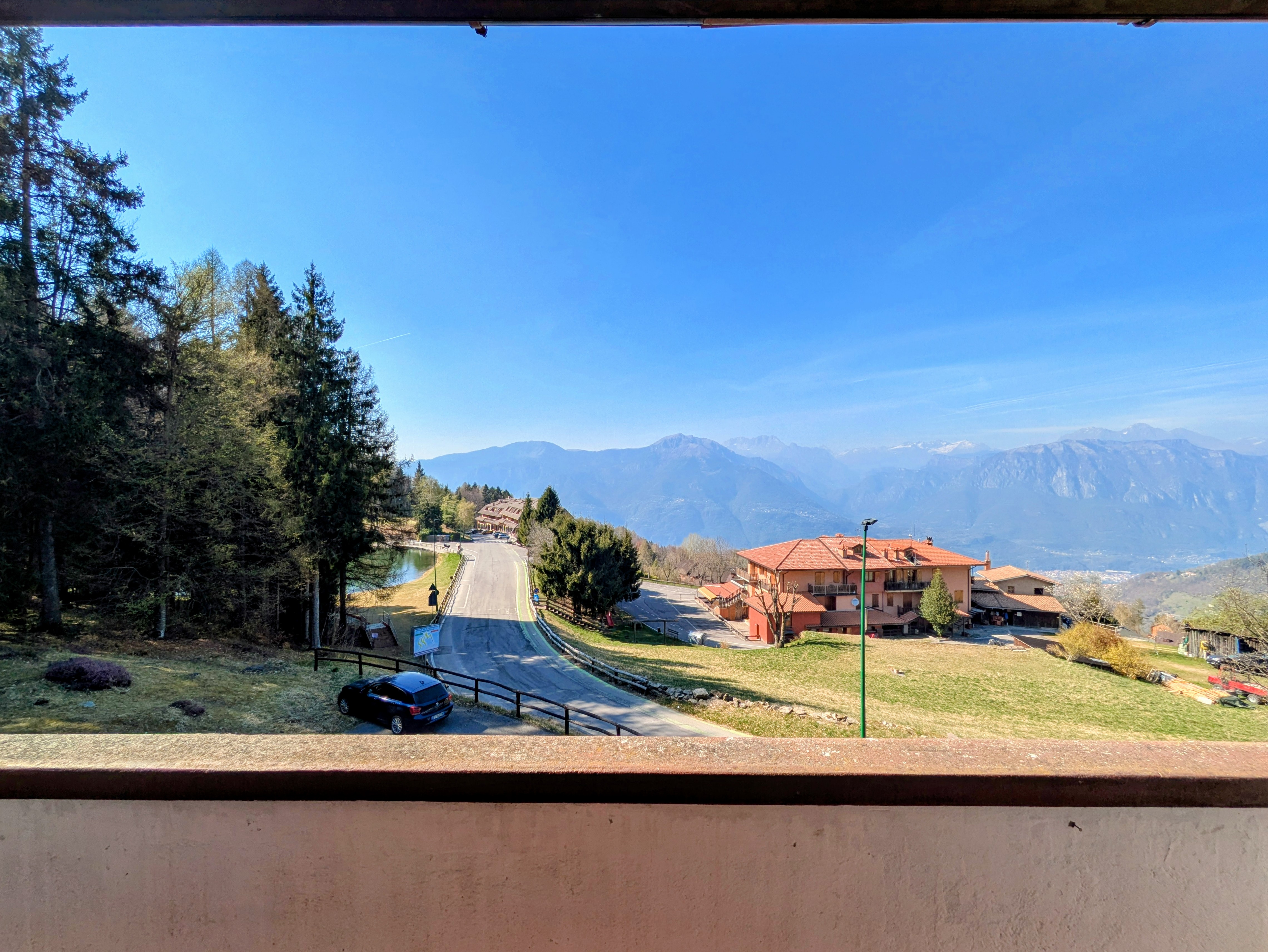 Trilocale con balconata pamoramica e box