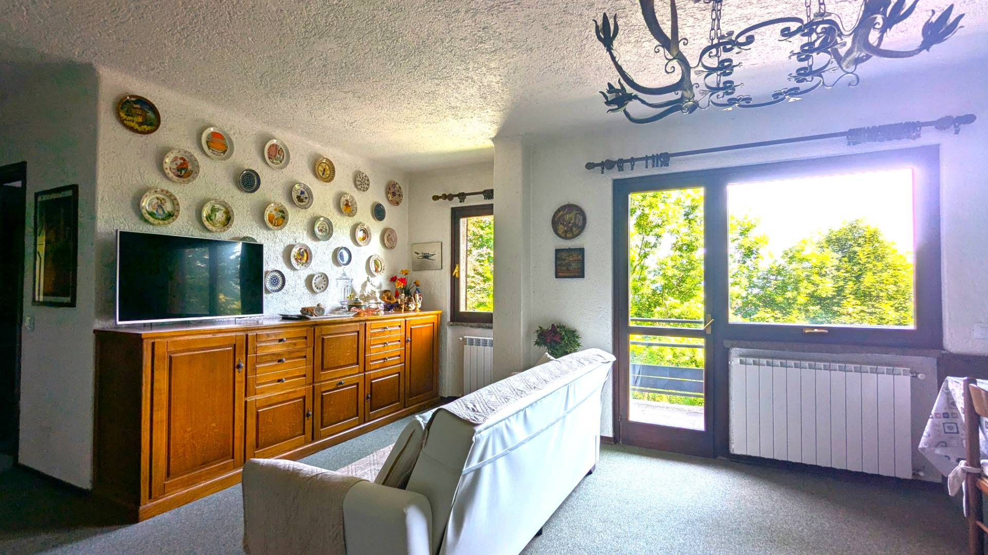 Trilocale con terrazzo di oltre 45mq, box e taverna