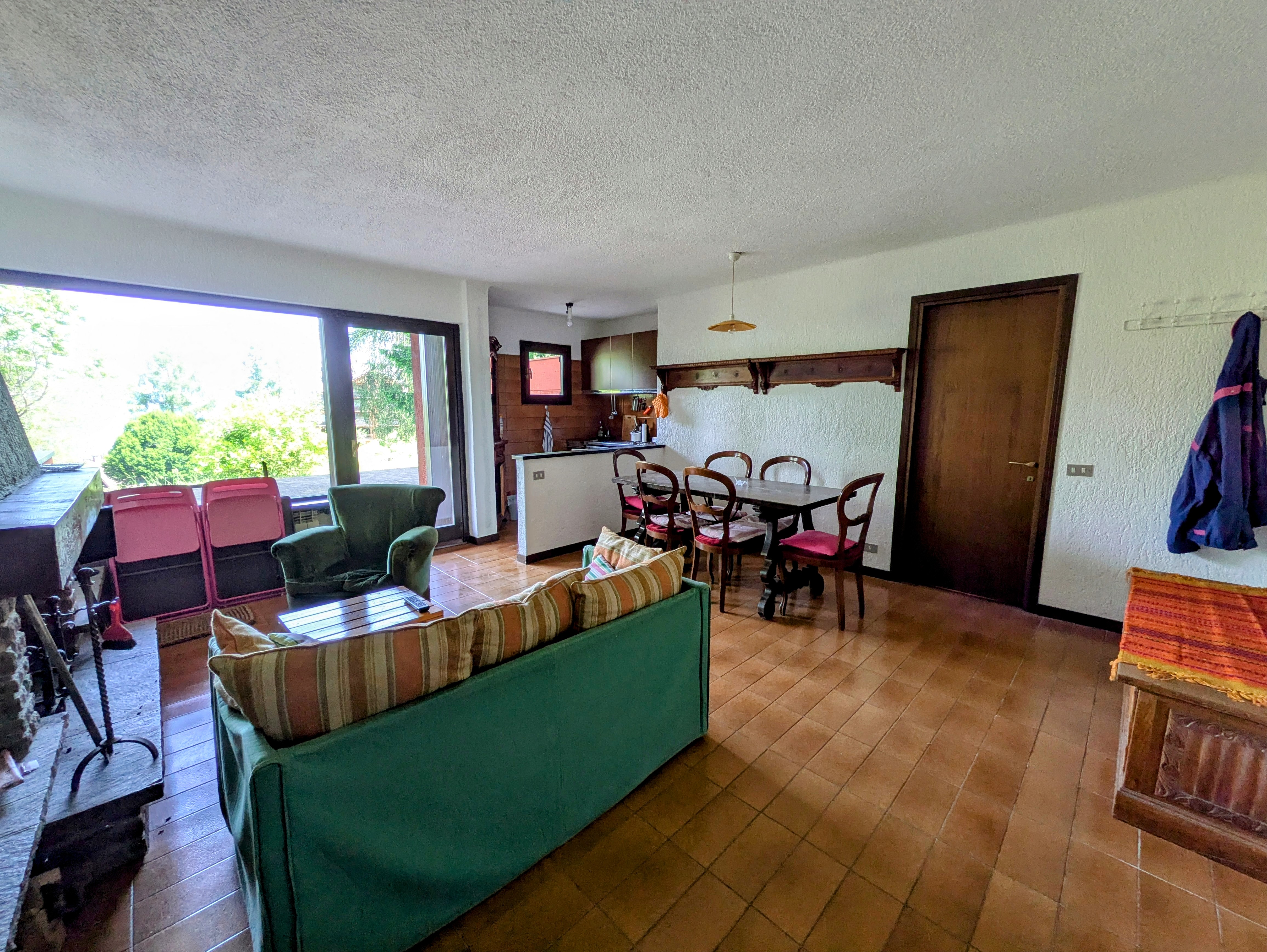 Bilocale con ampio cortile privato e box