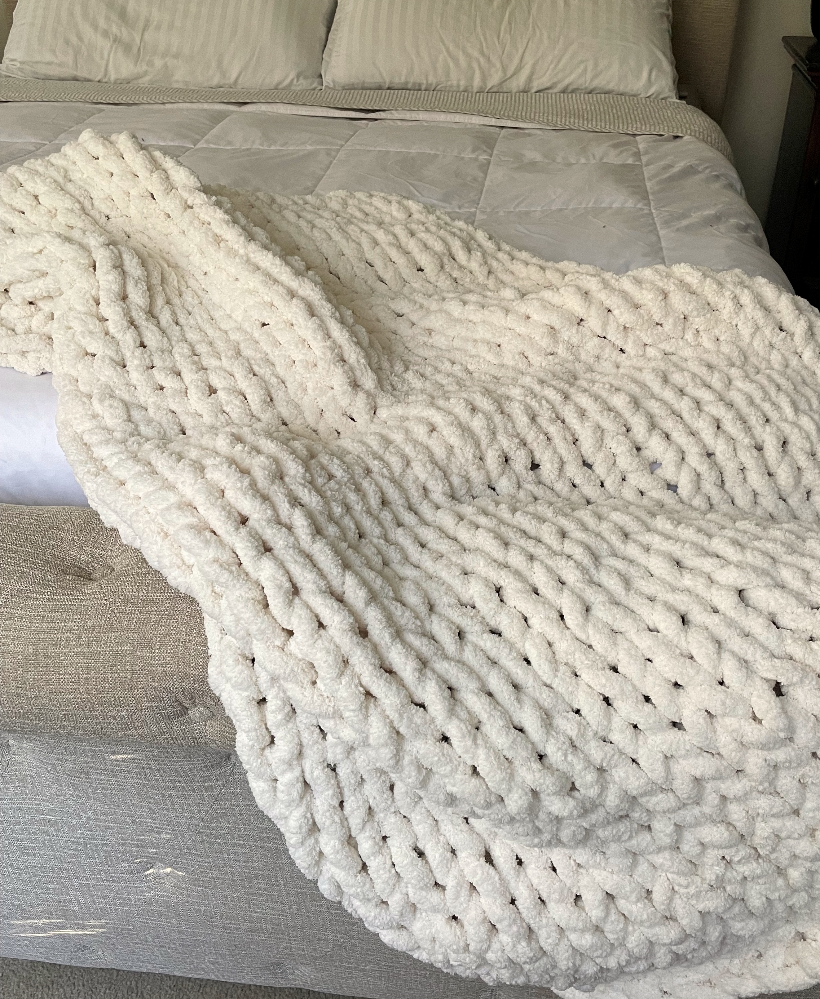 Vintage White Chunky Knit Blanket