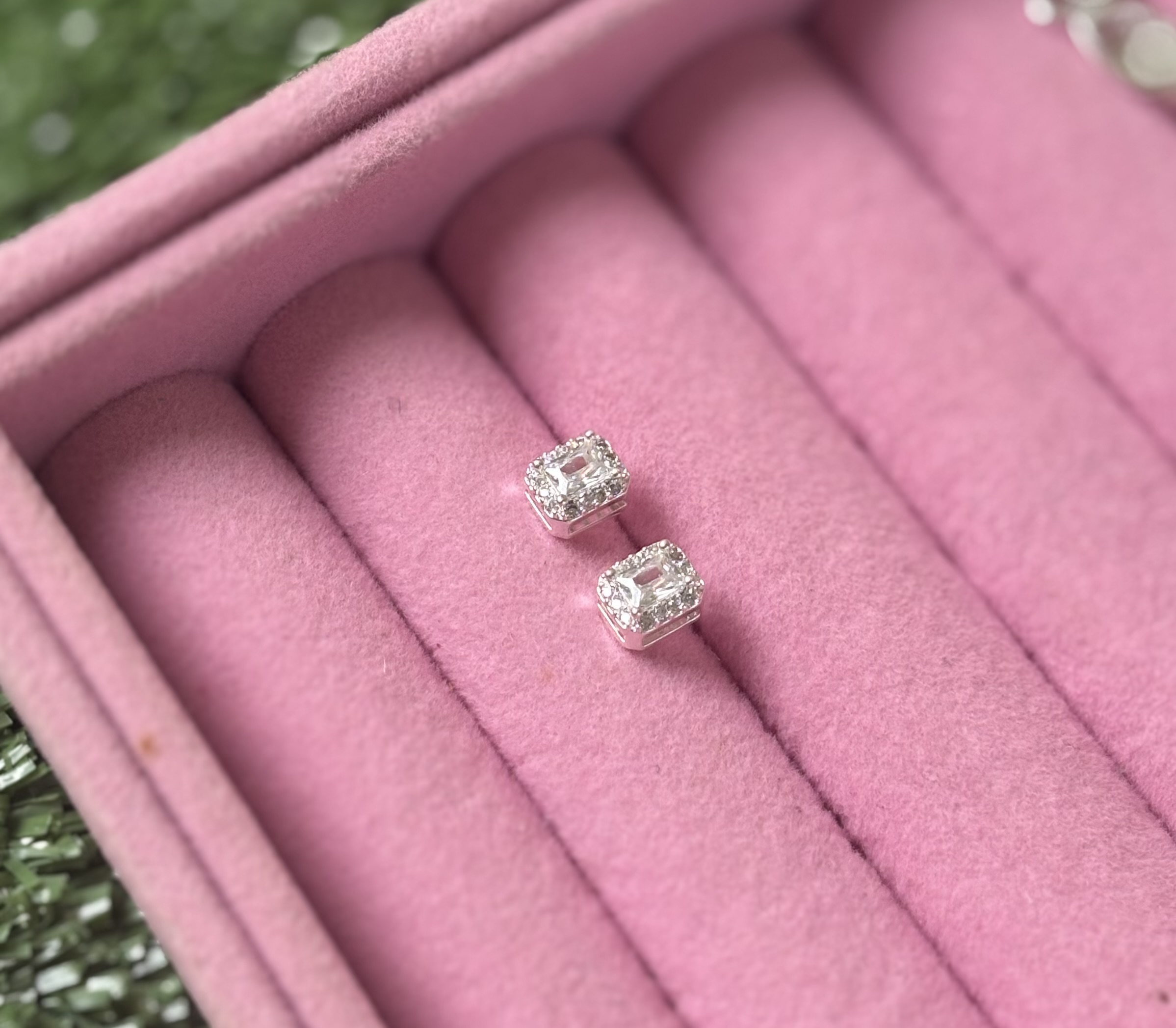 Brinco Quadrado Cravejado