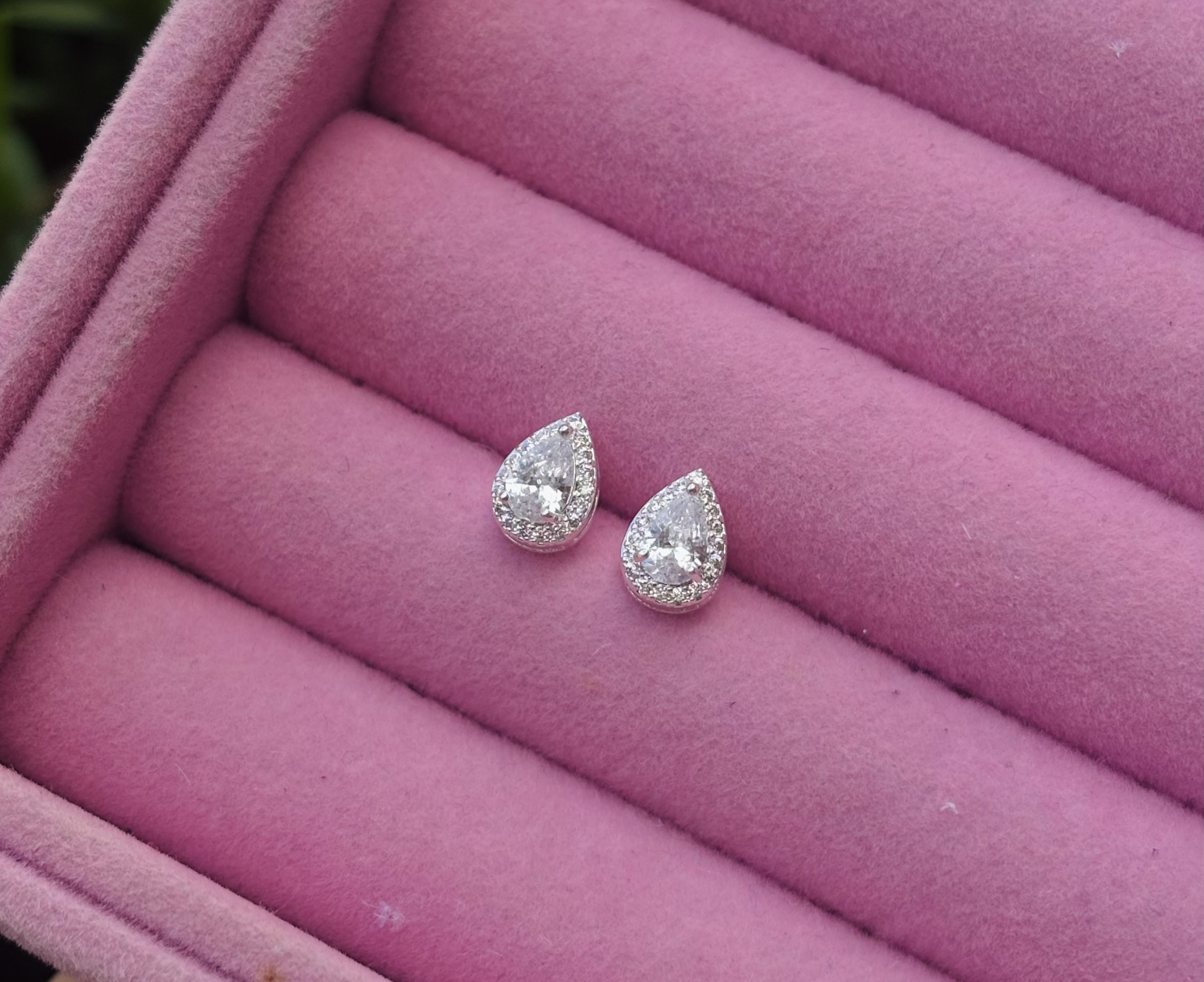 Brinco Gota Cravejado