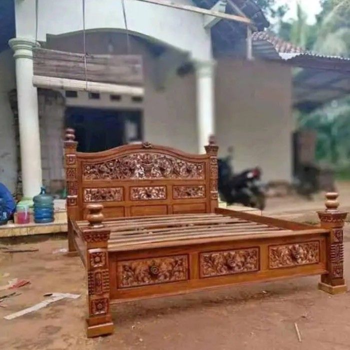Tempat Tidur Kayu Ukir Rahwana