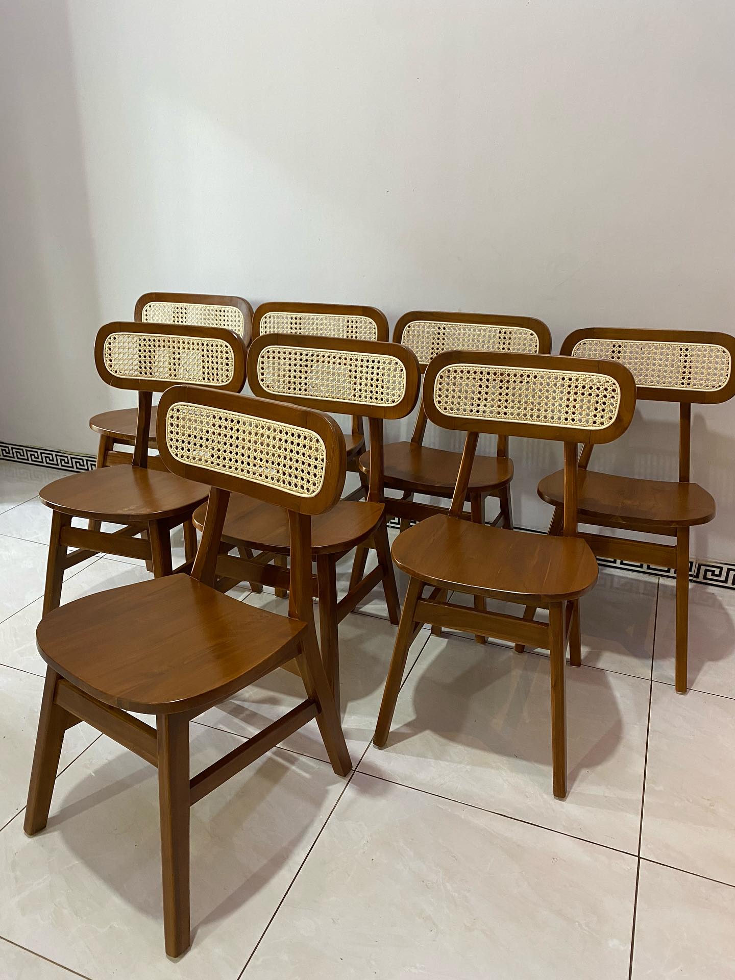 Kursi kayu anyaman rotan