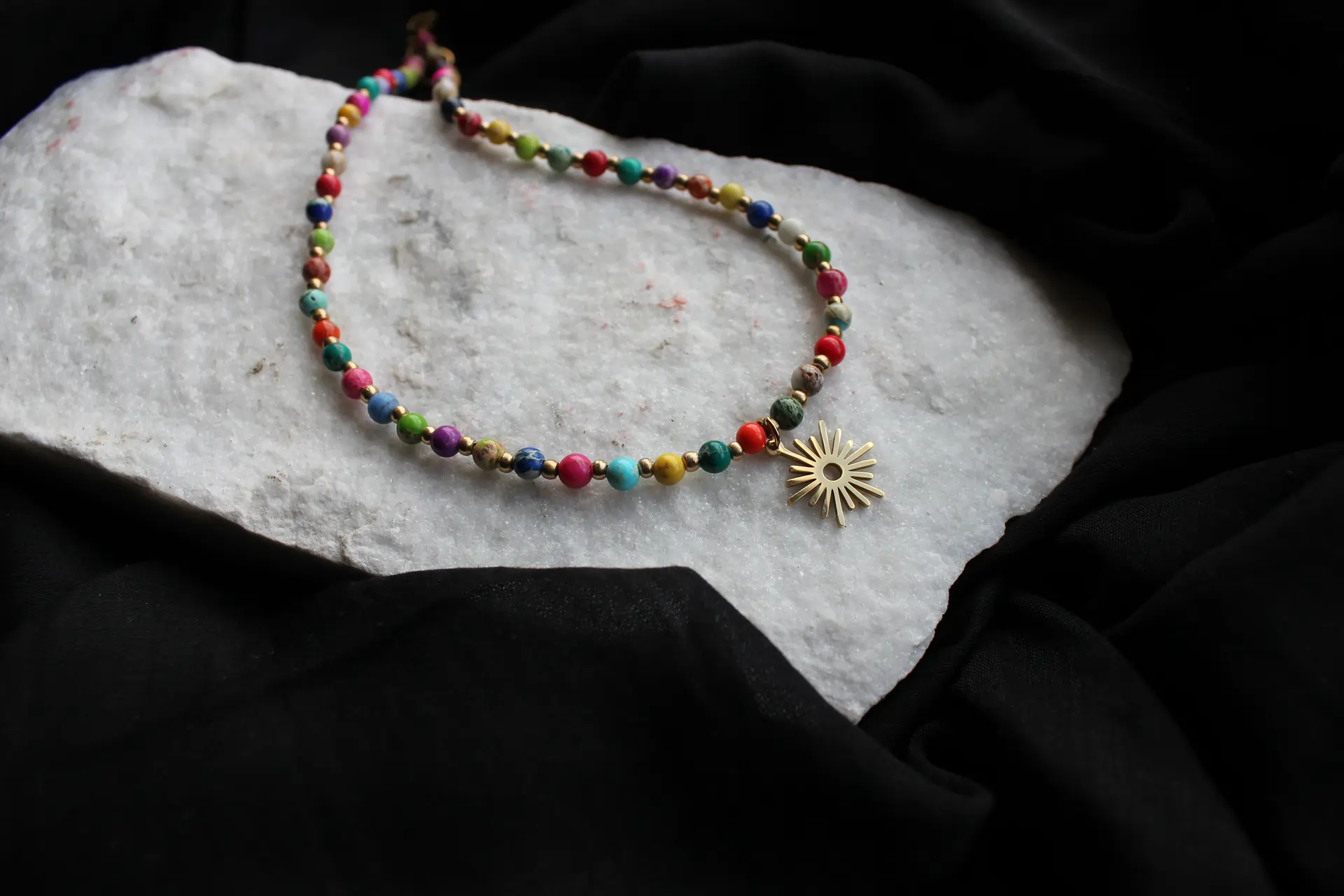 Perlenkette bunt gold