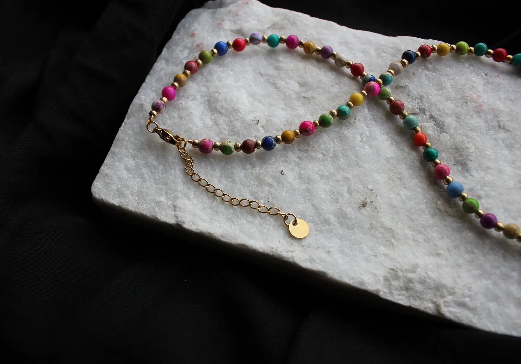 Perlenkette bunt gold