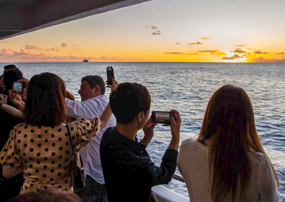 STAR OF HONOLULU SUNSET DINNER CRUISE Friday Fireworks Cruise Available!