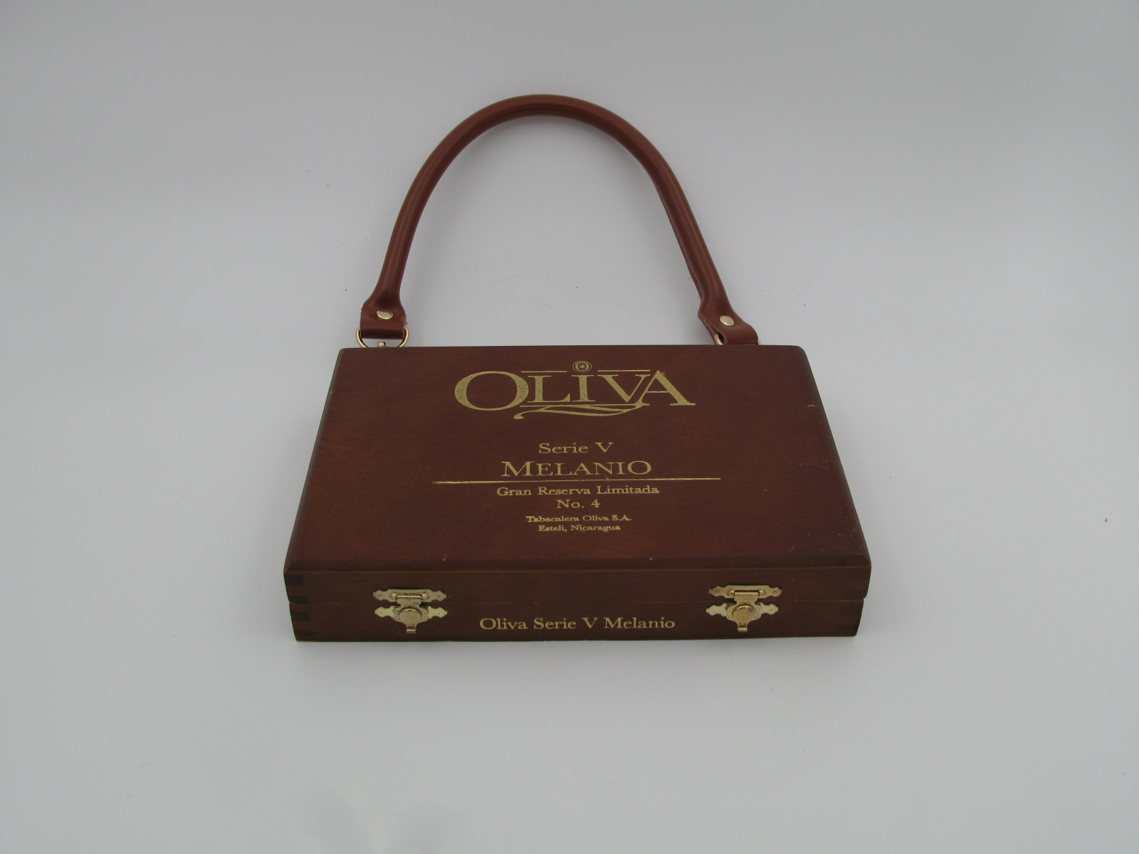 Oliva Serie V Melanio Cigar Box Handbag