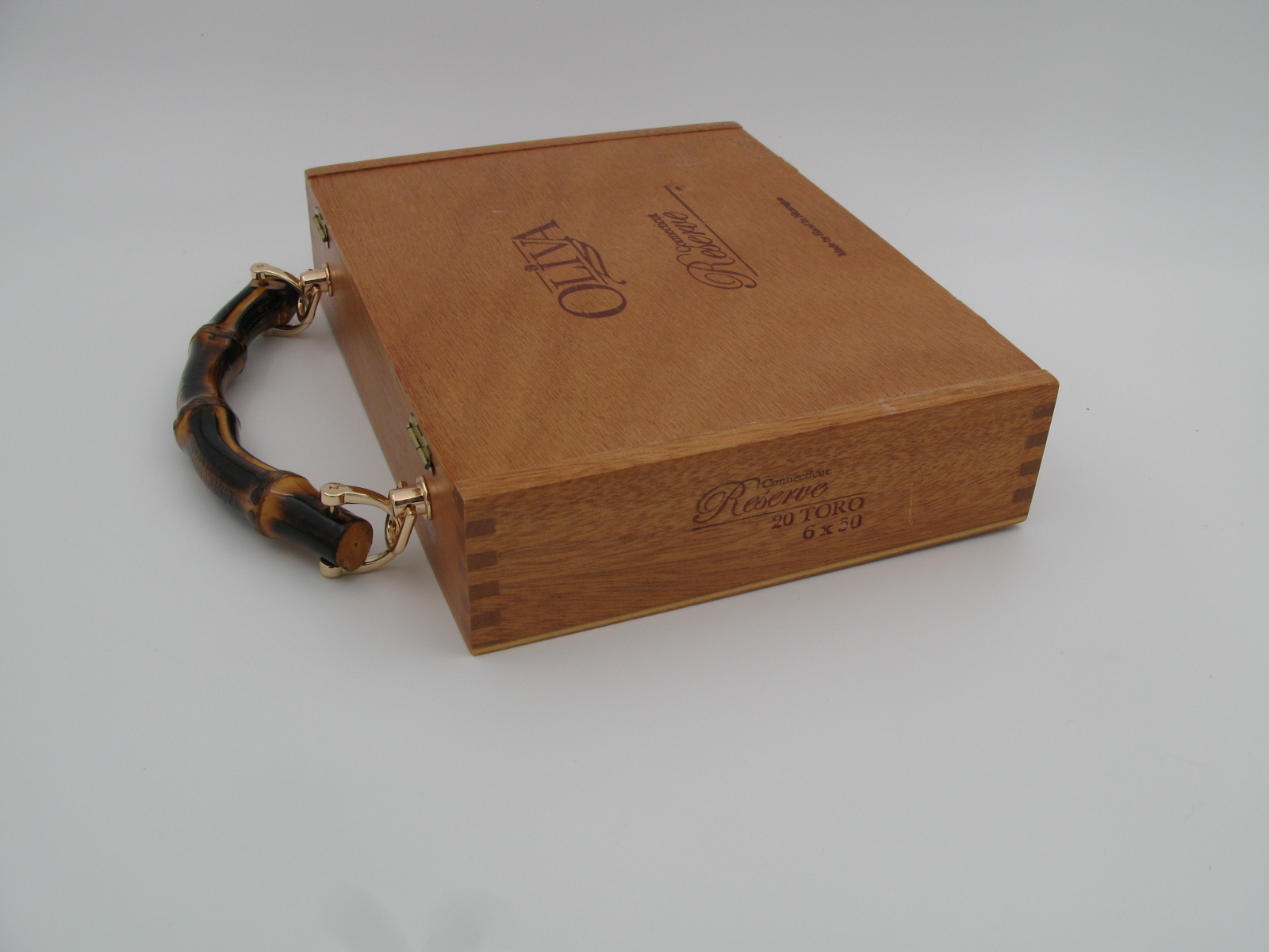 Wooden Vatio Cigar Box with Bamboo Handle