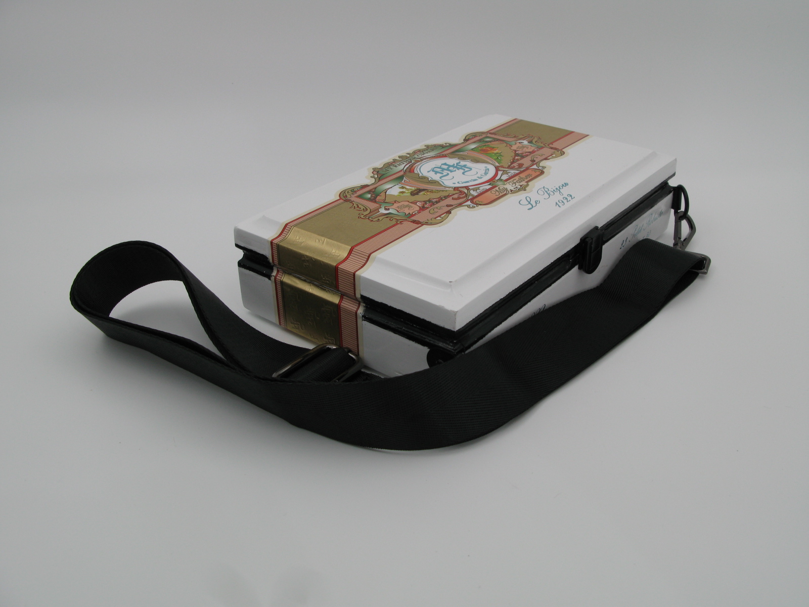 Elegant White Shoulder Box