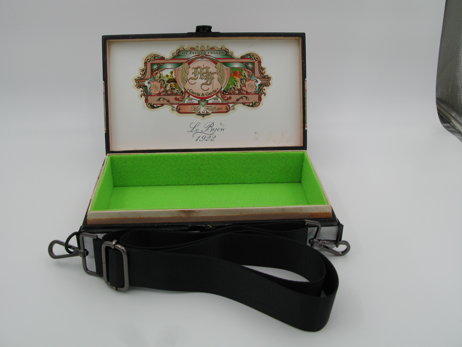 Elegant White Shoulder Box