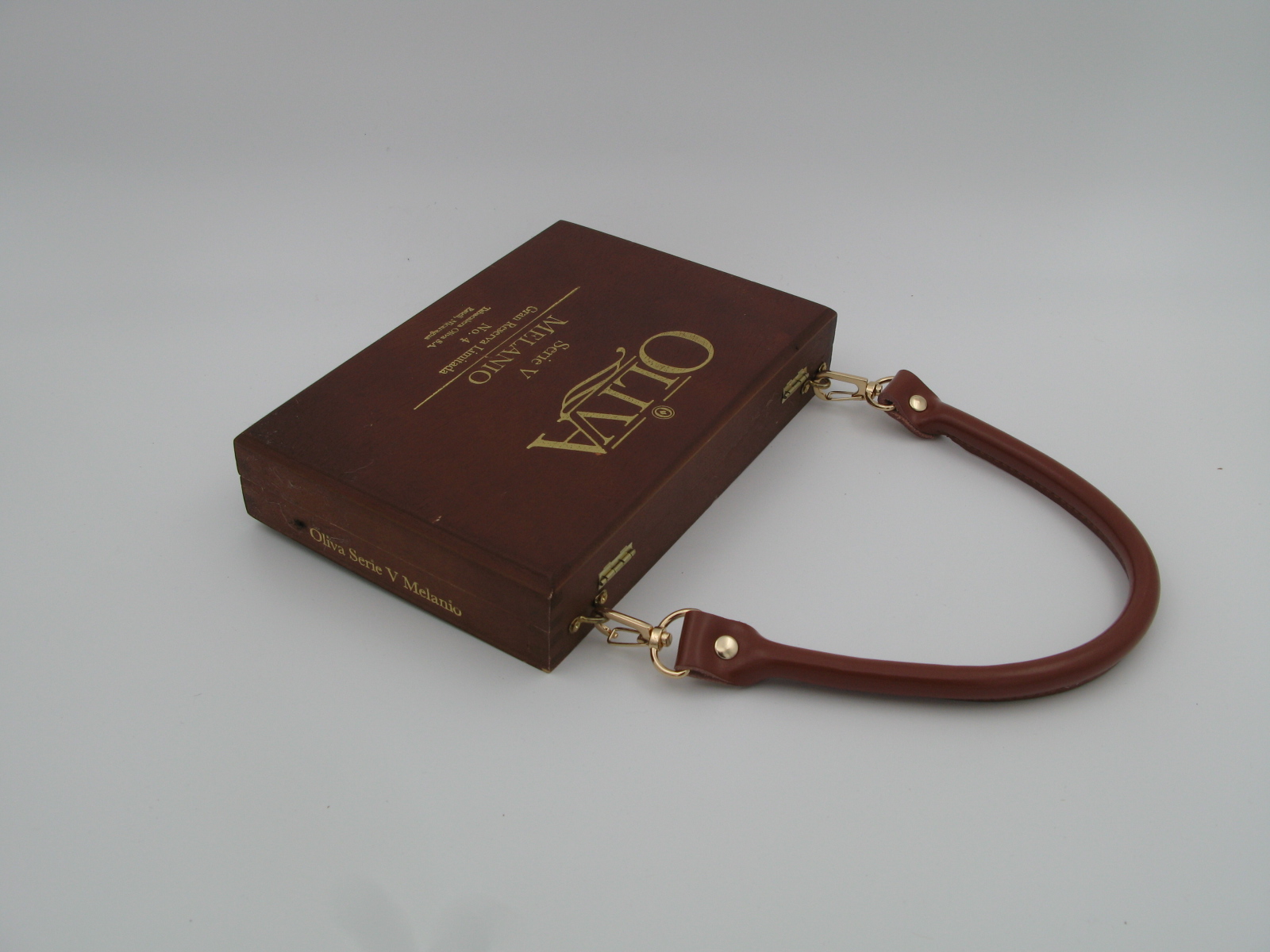 Oliva Serie V Melanio Cigar Box Handbag