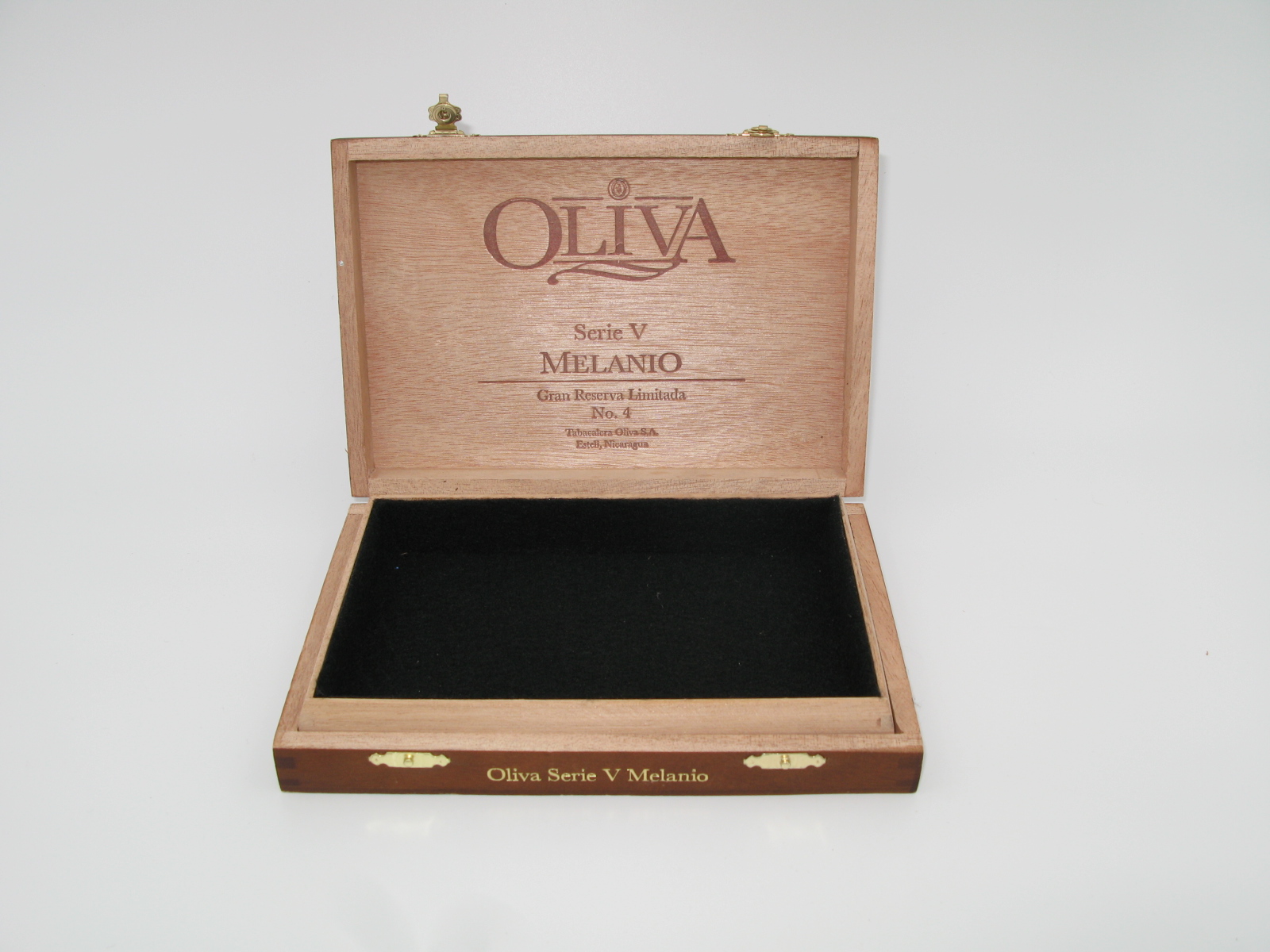 Oliva Serie V Melanio Cigar Box Handbag