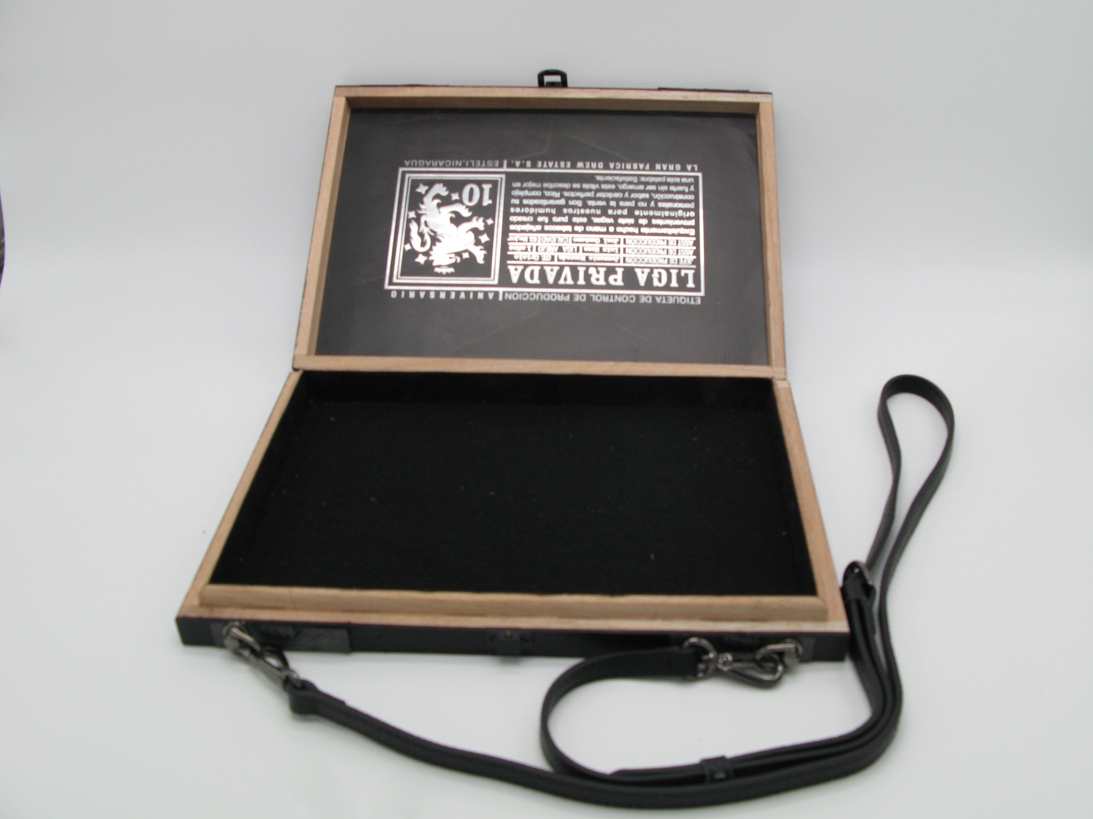 Liga Privada Black Shoulder Bag