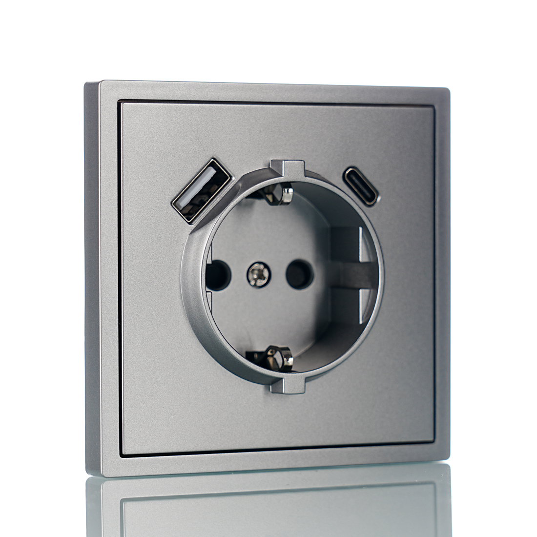 Veggkontakt med USB-porter