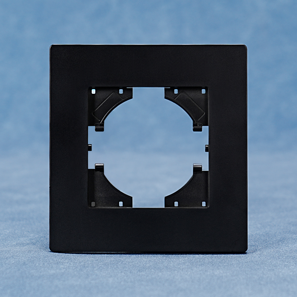 Sort socket rammedeksel