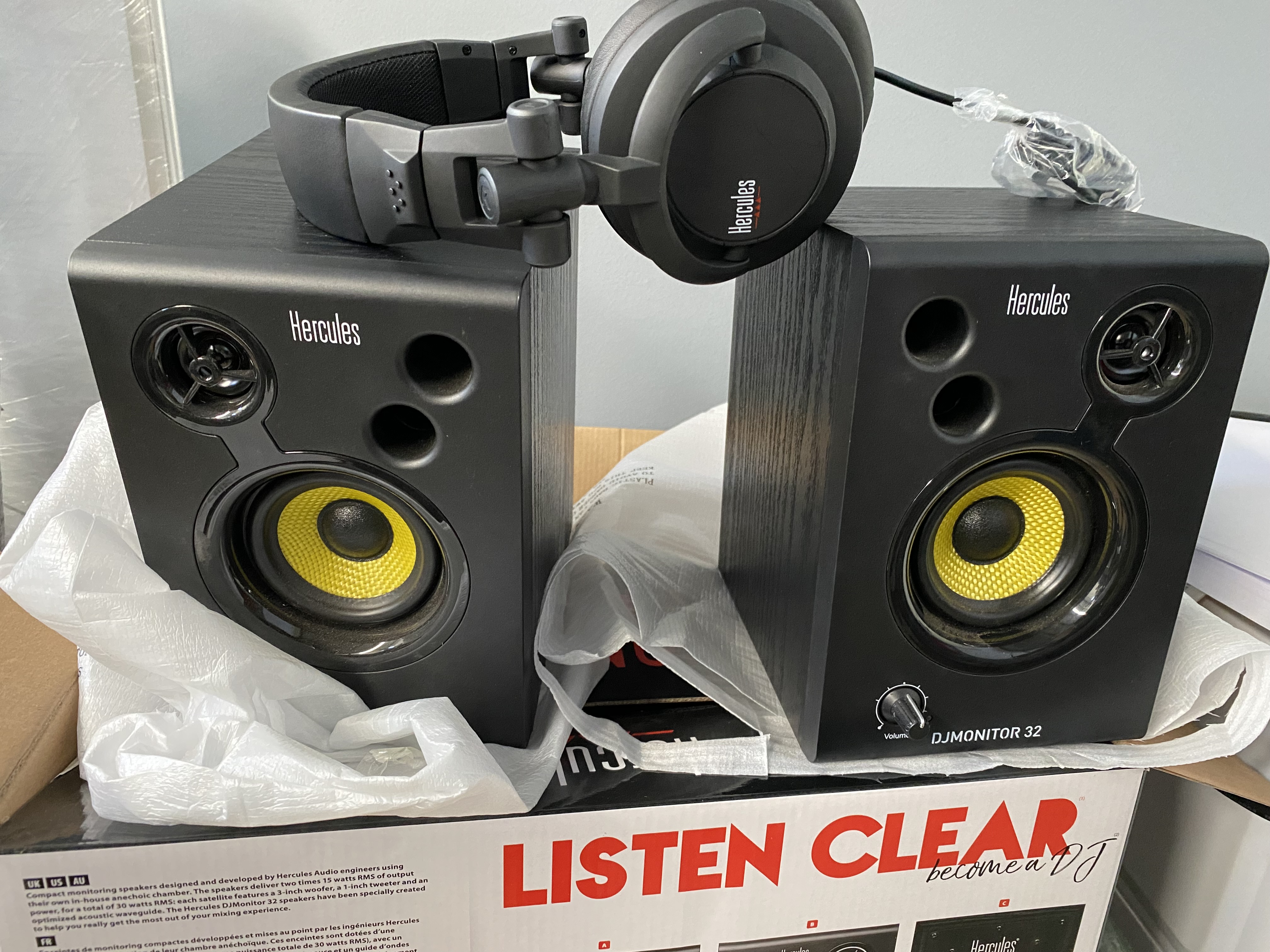 Controladora DJ Hercules DJControl Inpulse 200