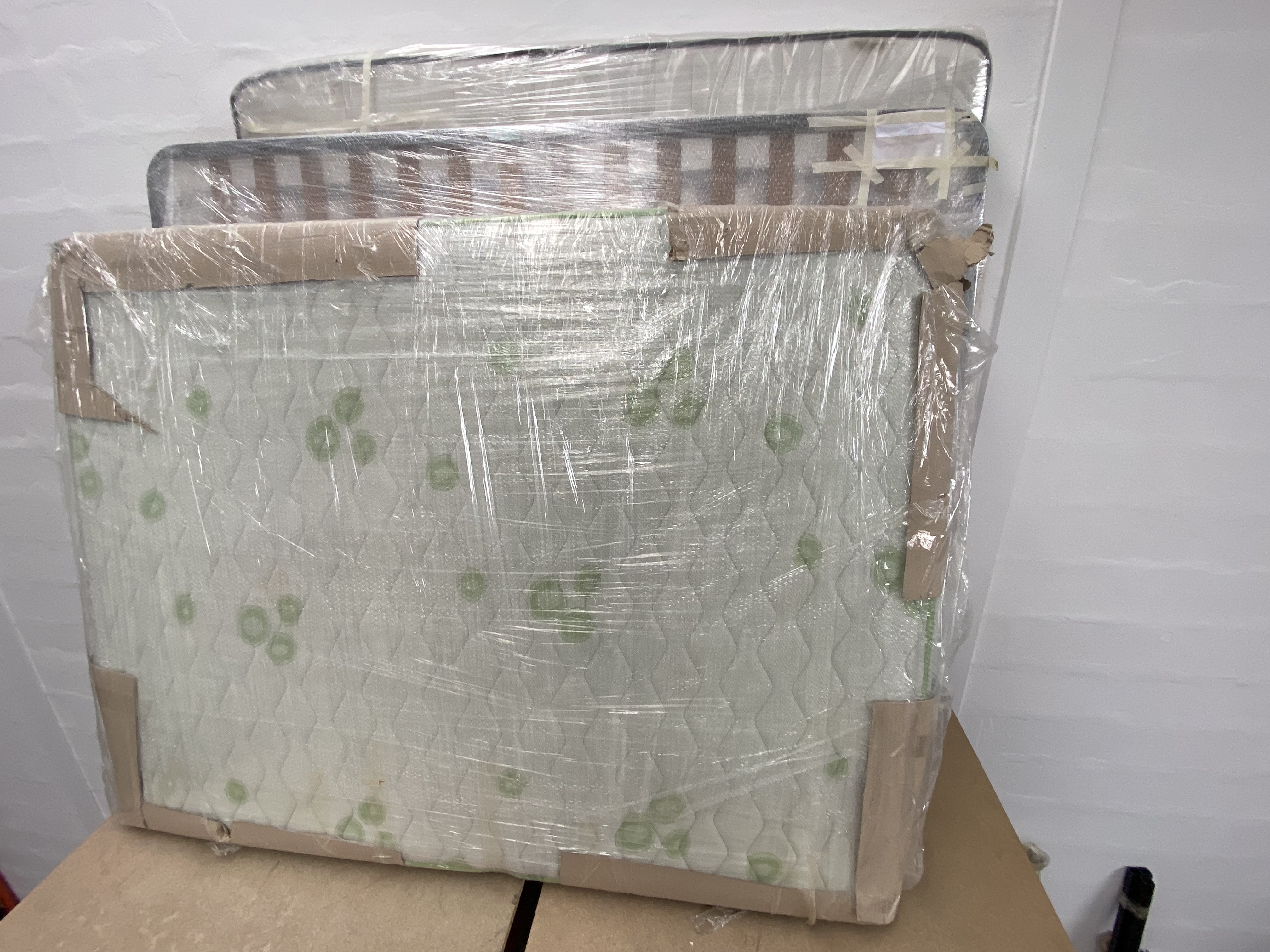 Conjunto de colchão e estrado