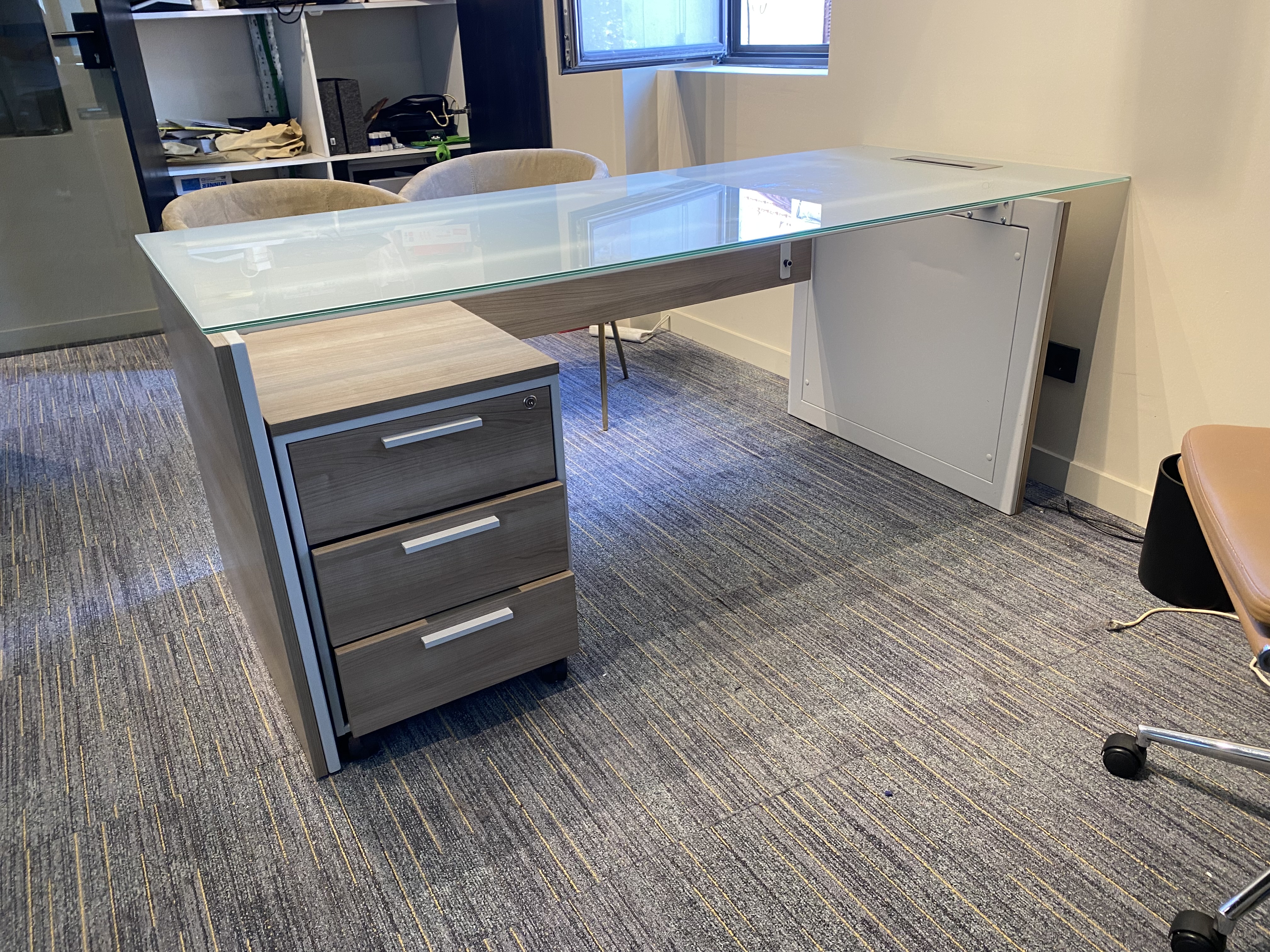 Mesa de escritório moderna