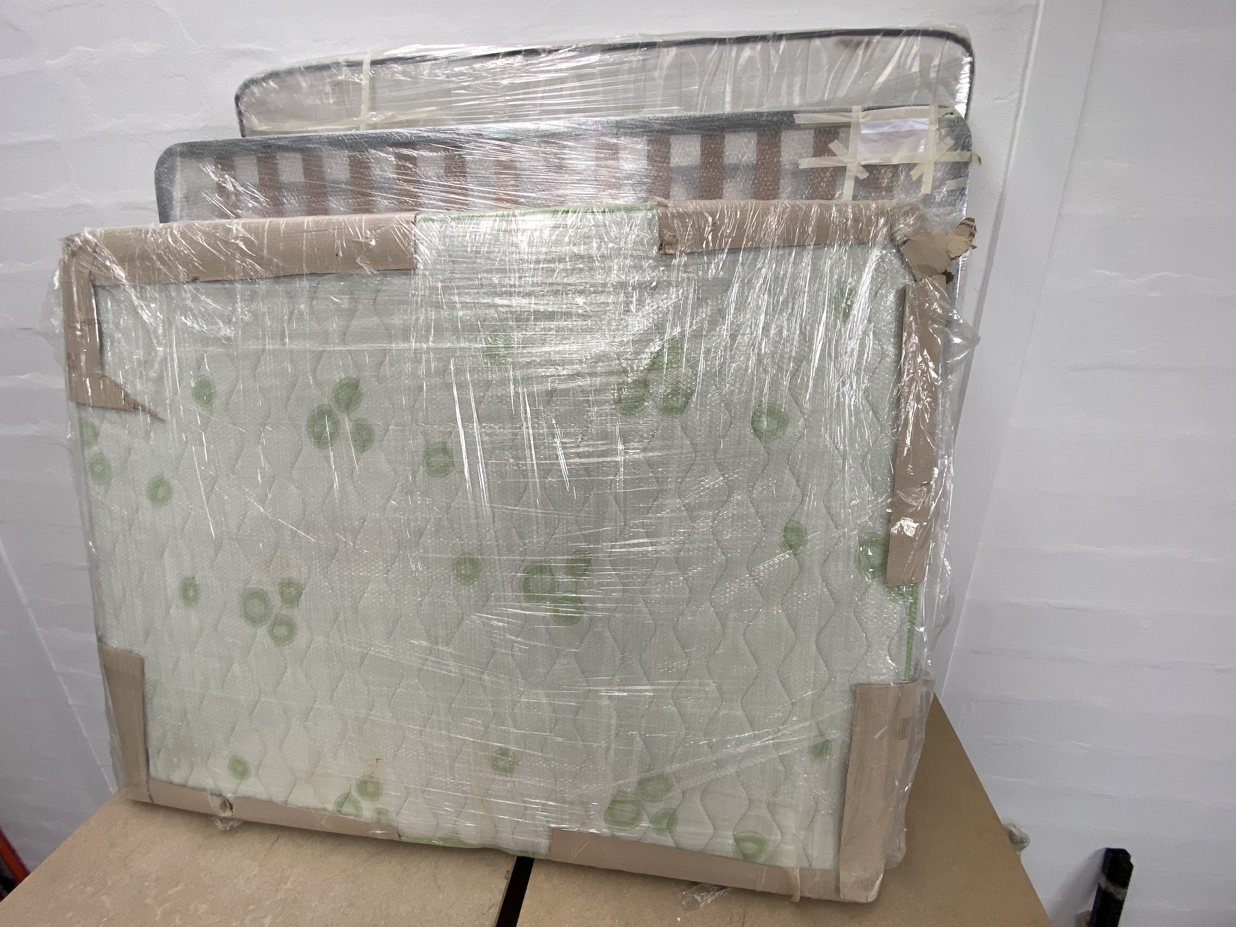 Conjunto de colchão e estrado