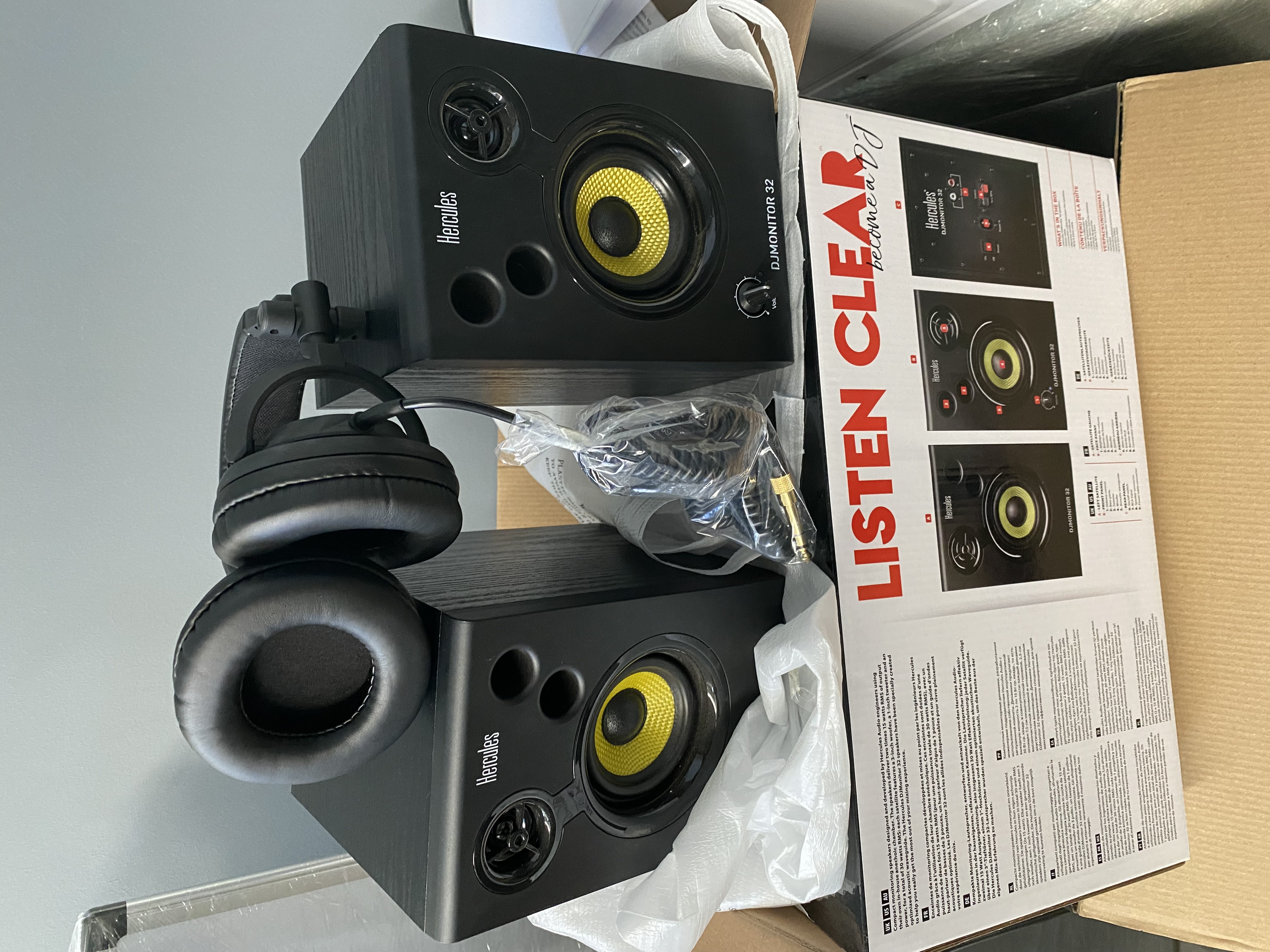 Controladora DJ Hercules DJControl Inpulse 200