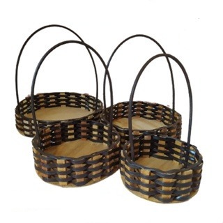 Cesta de madeira trançada