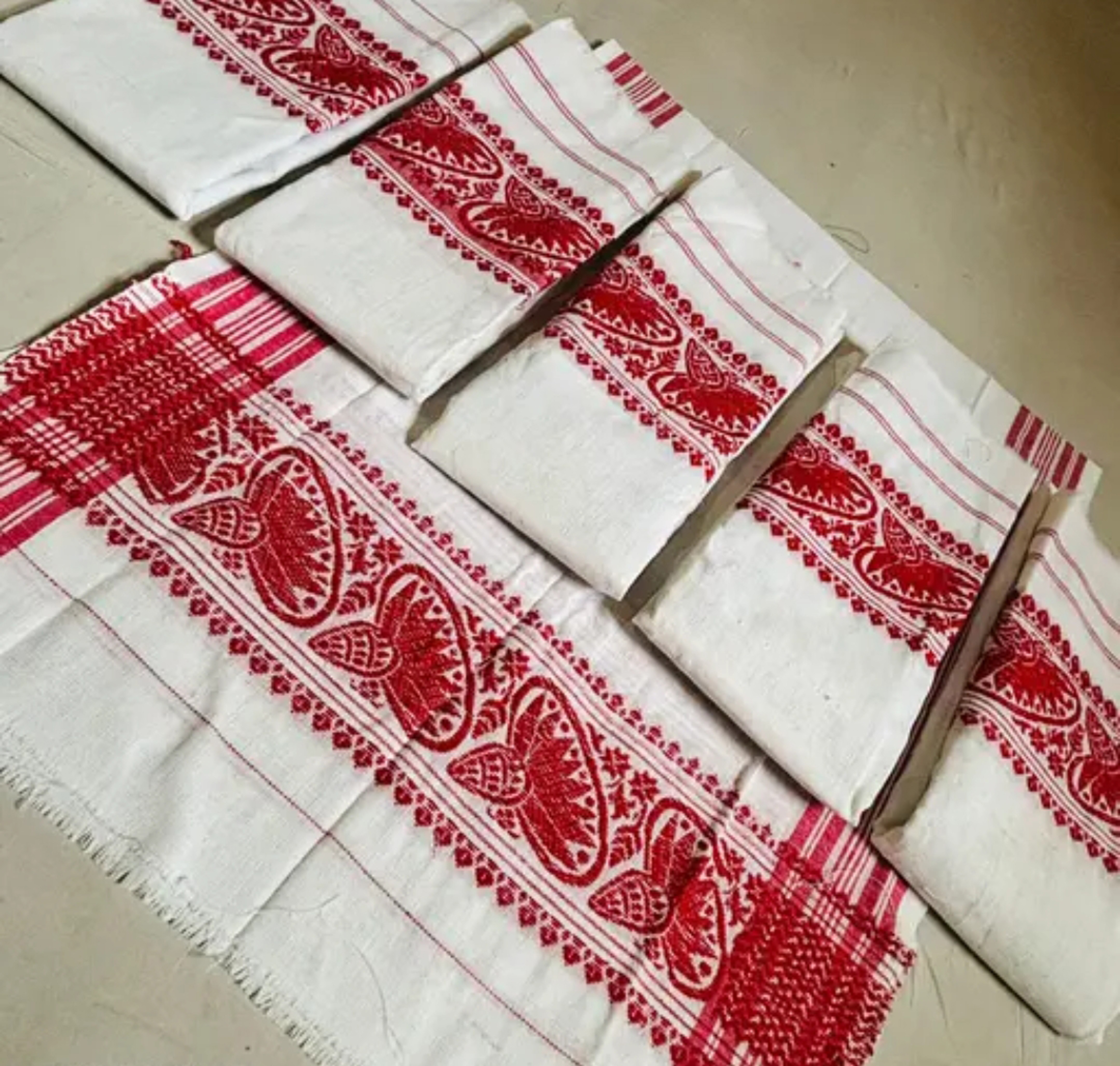  Assamese Gamosa Gamusa Traditional Jhapi Motif With Culture Cotton Handloom- Red-White 
